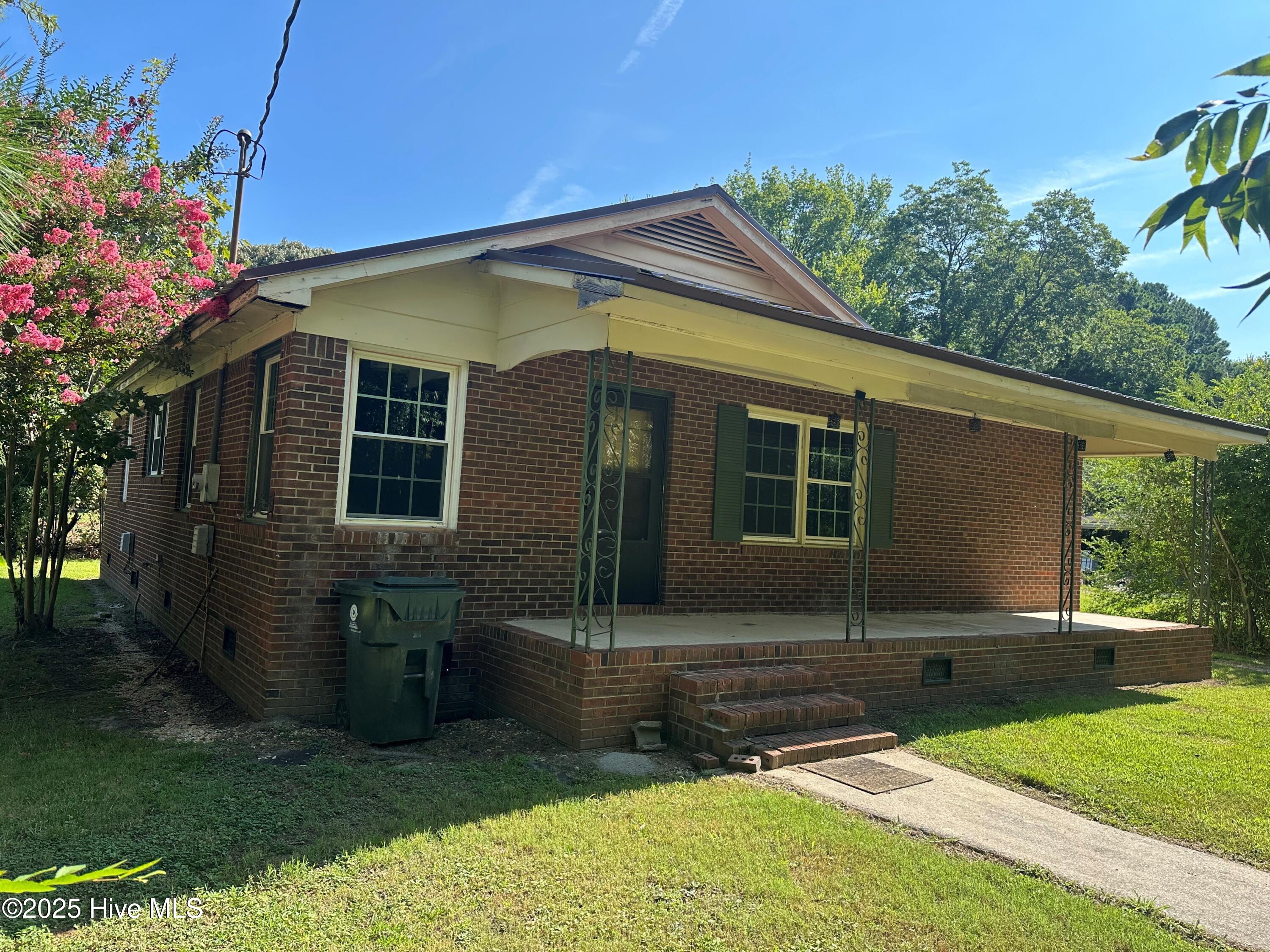 Homes for sale in Rich Square, NC | 449 E Jackson St, Rich Square, NC 27869 | MLS# 100504552