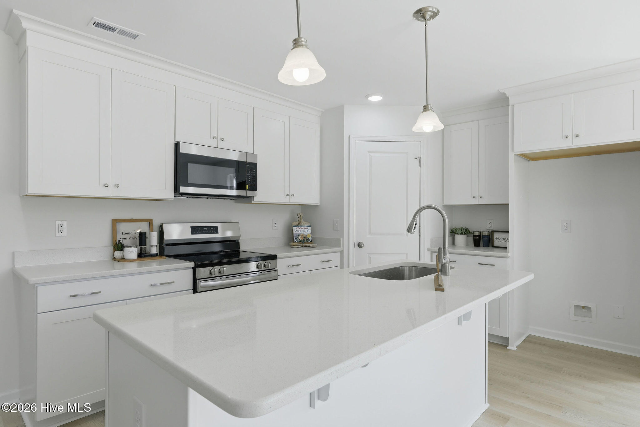 100554240 | Photo 20