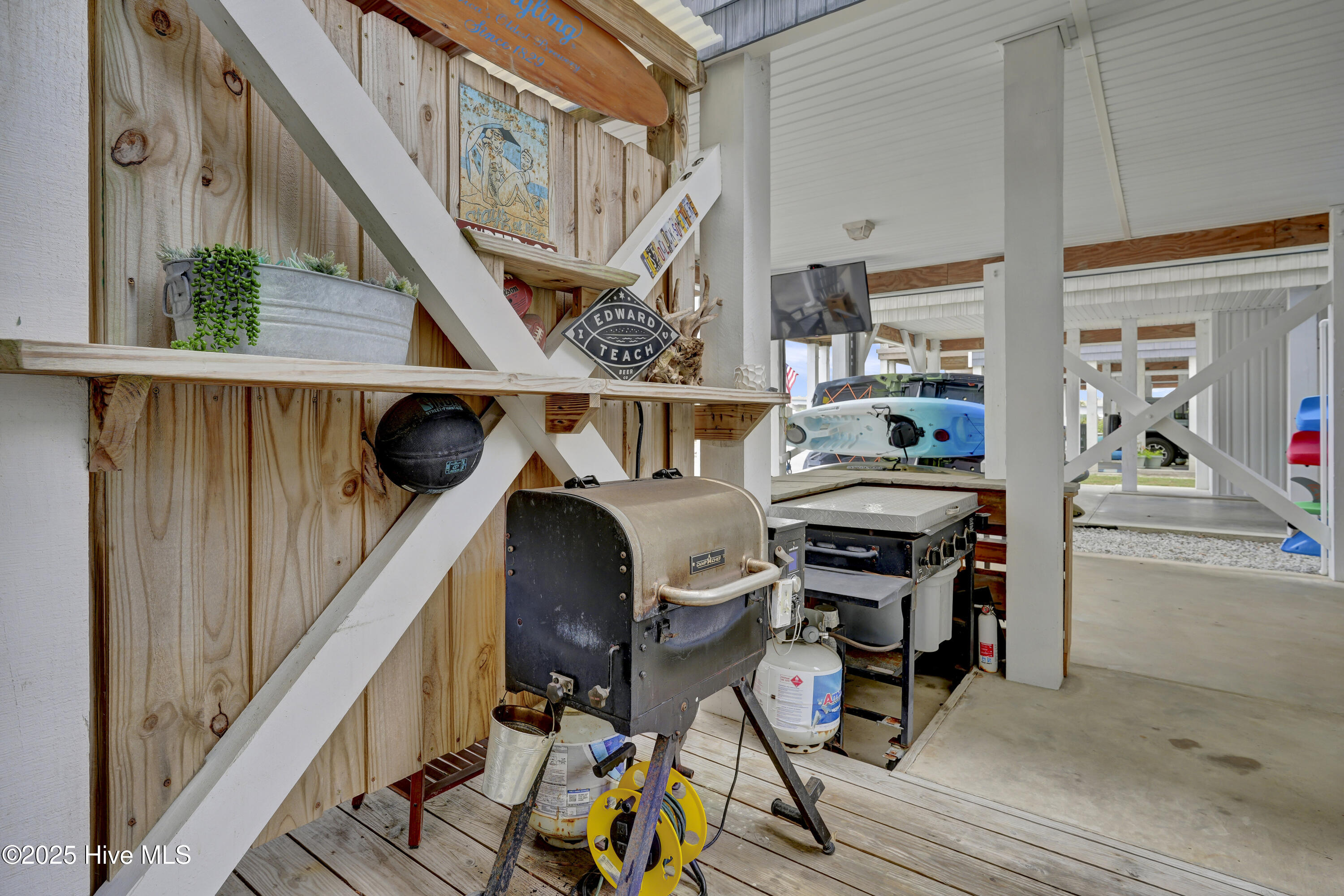 100532685 | Photo 48