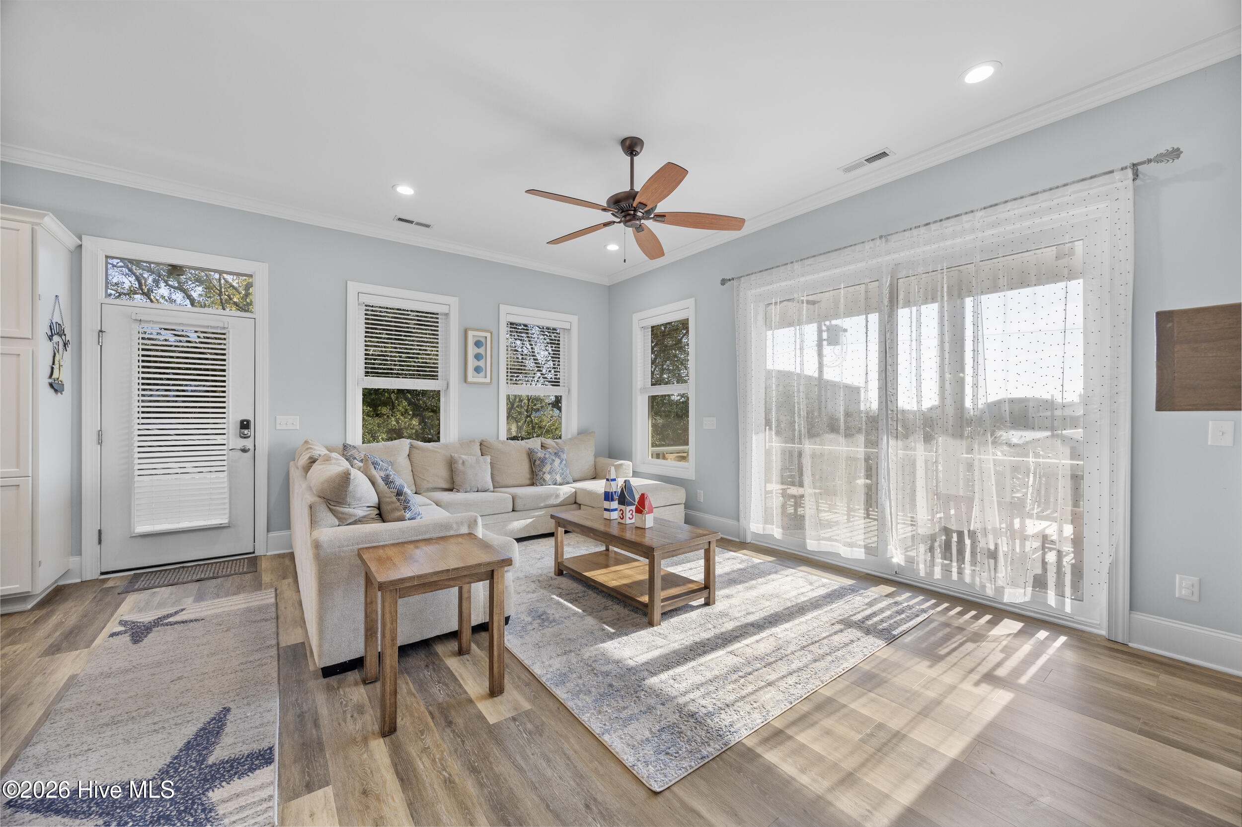 100562655 | Photo 19