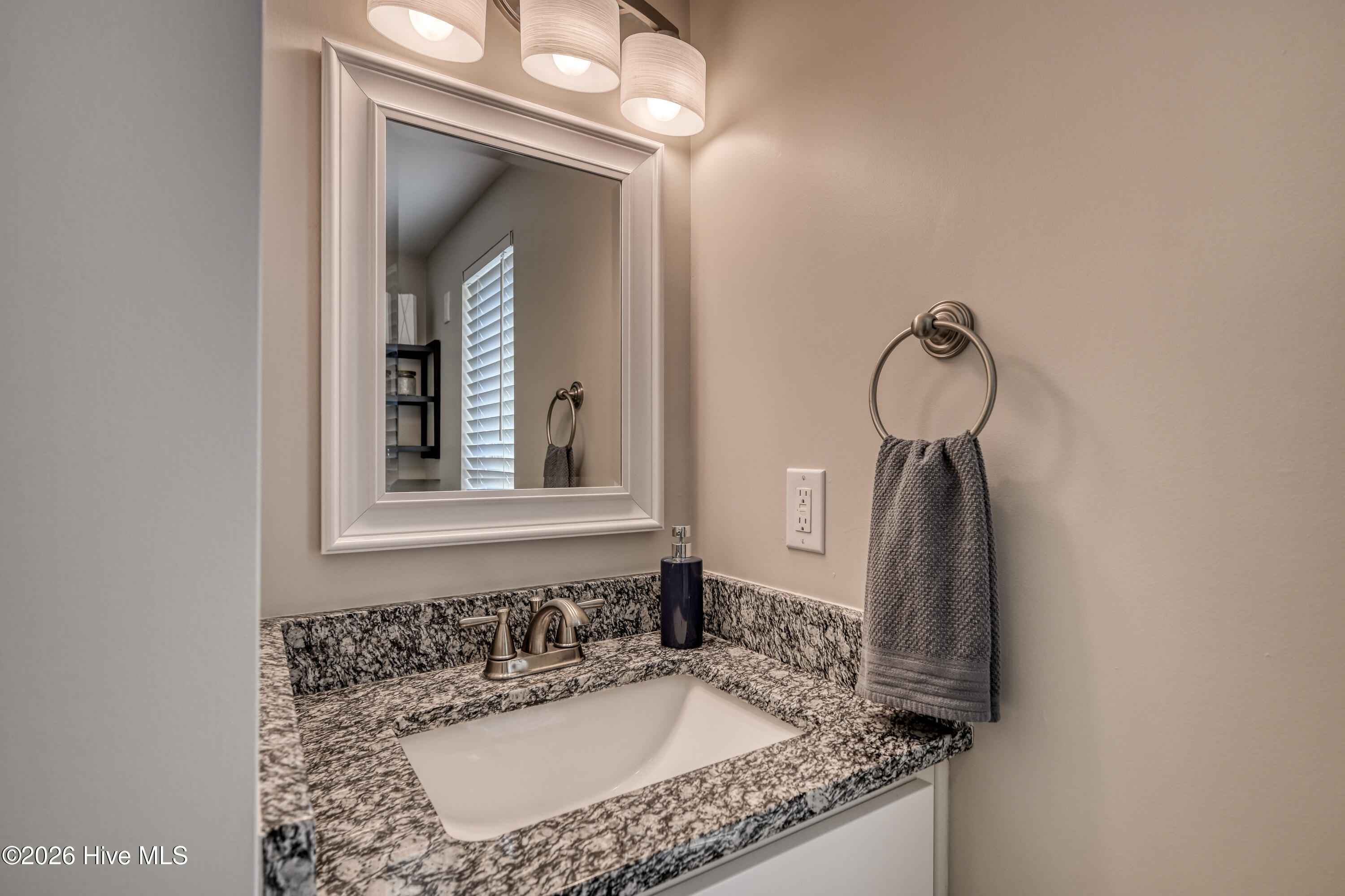 100564372 | Photo 10