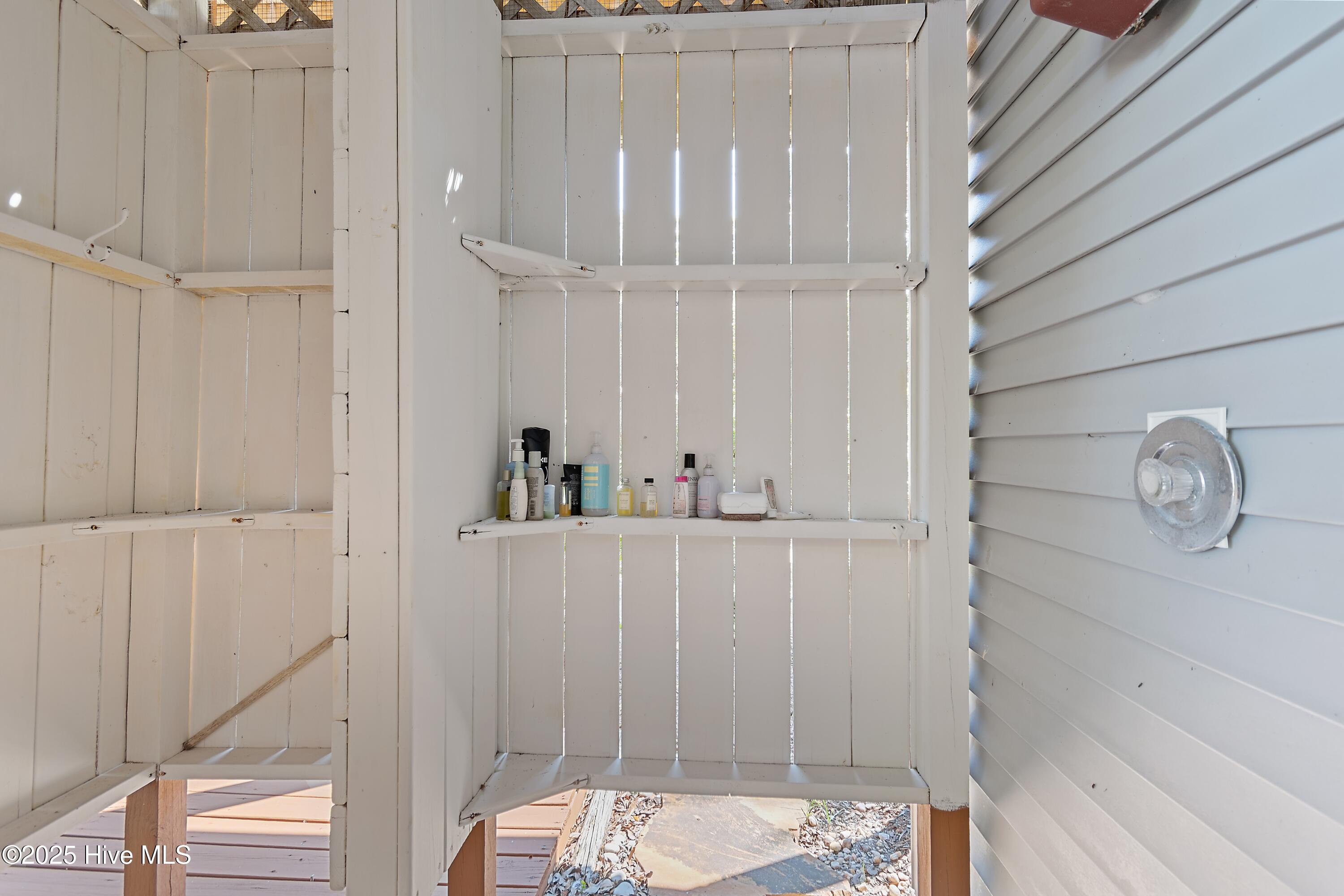 100533940 | Photo 50