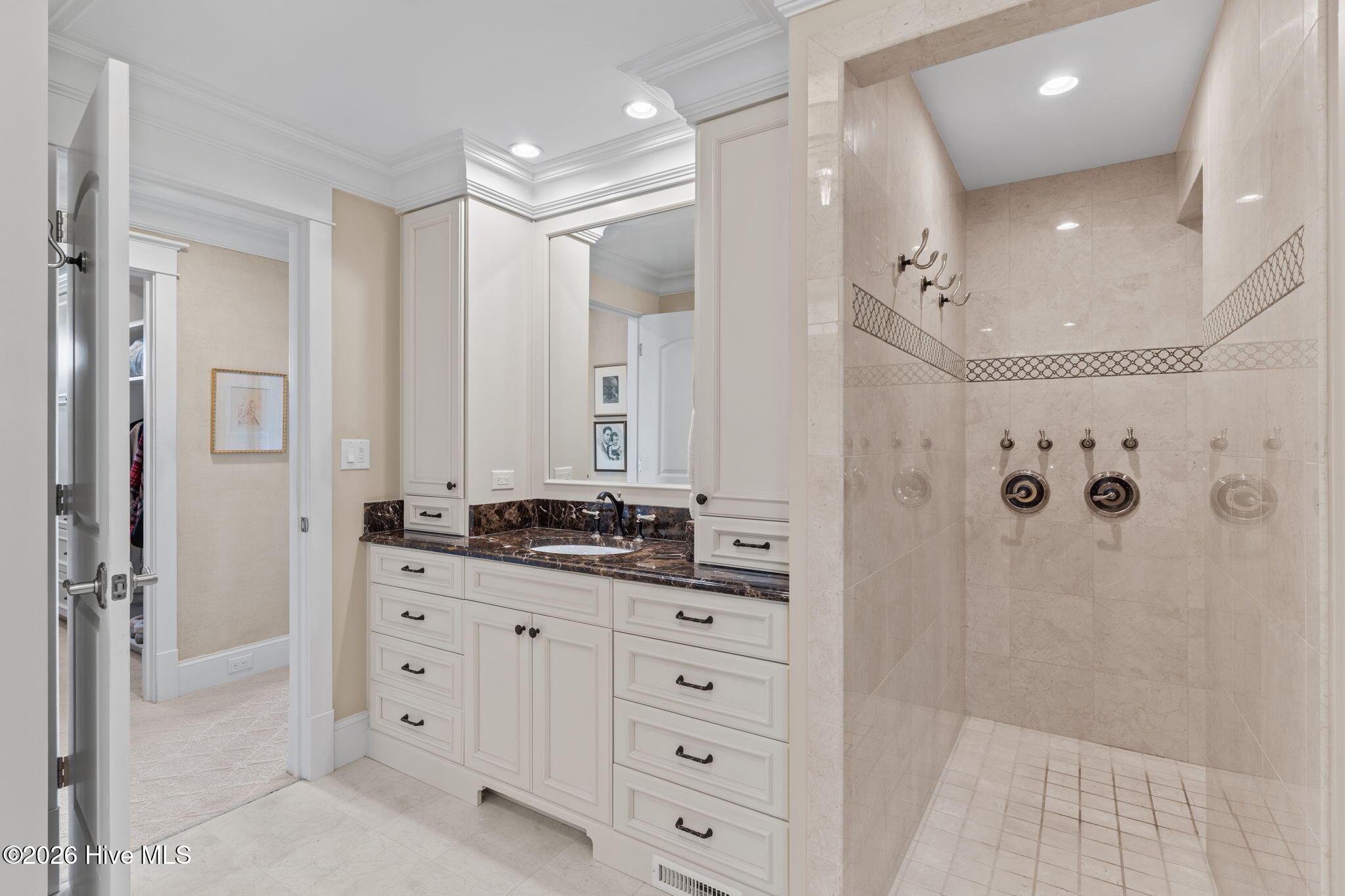 100554777 | Photo 60