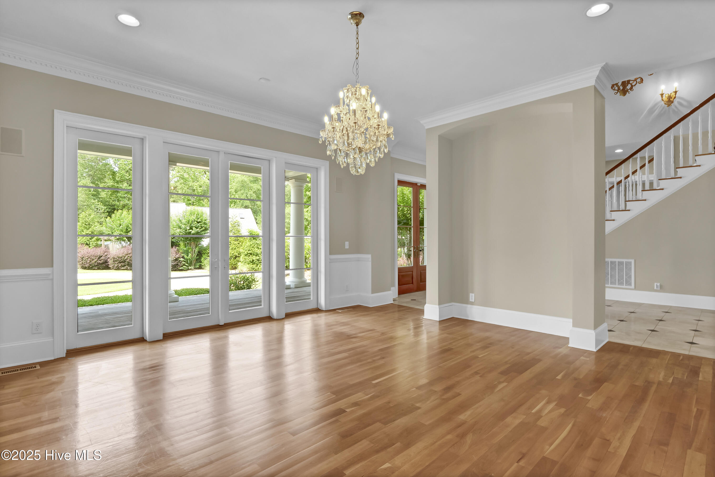 100552605 | Photo 13