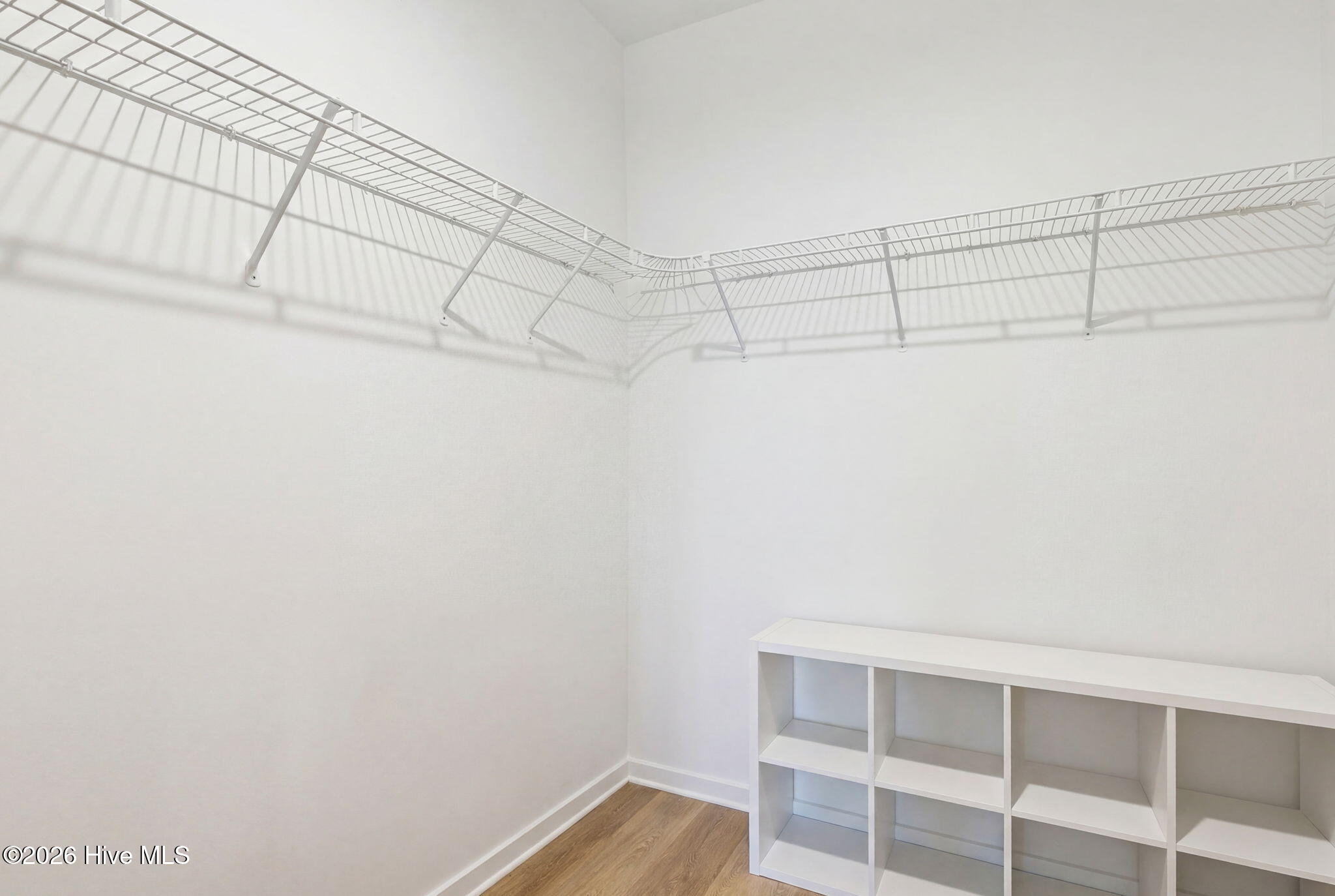 100561485 | Photo 23