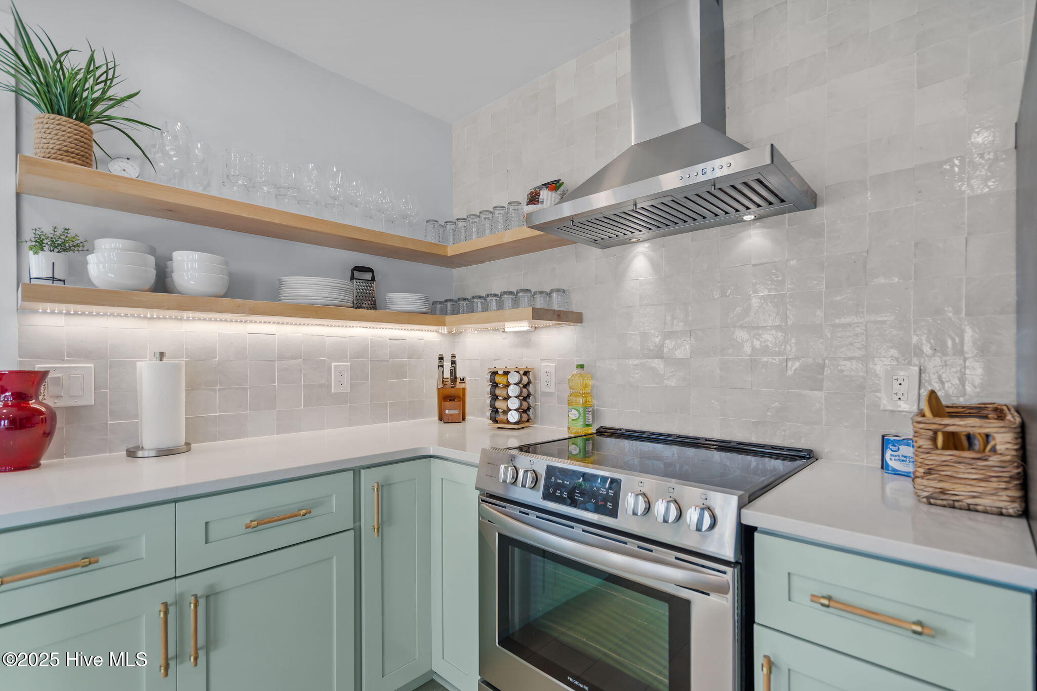 100541863 | Photo 36