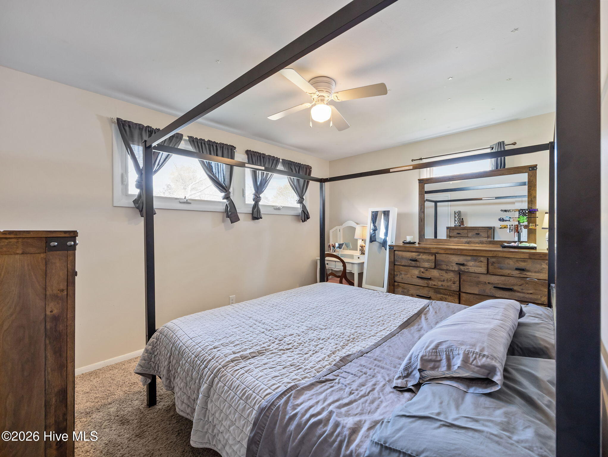 100563100 | Photo 15