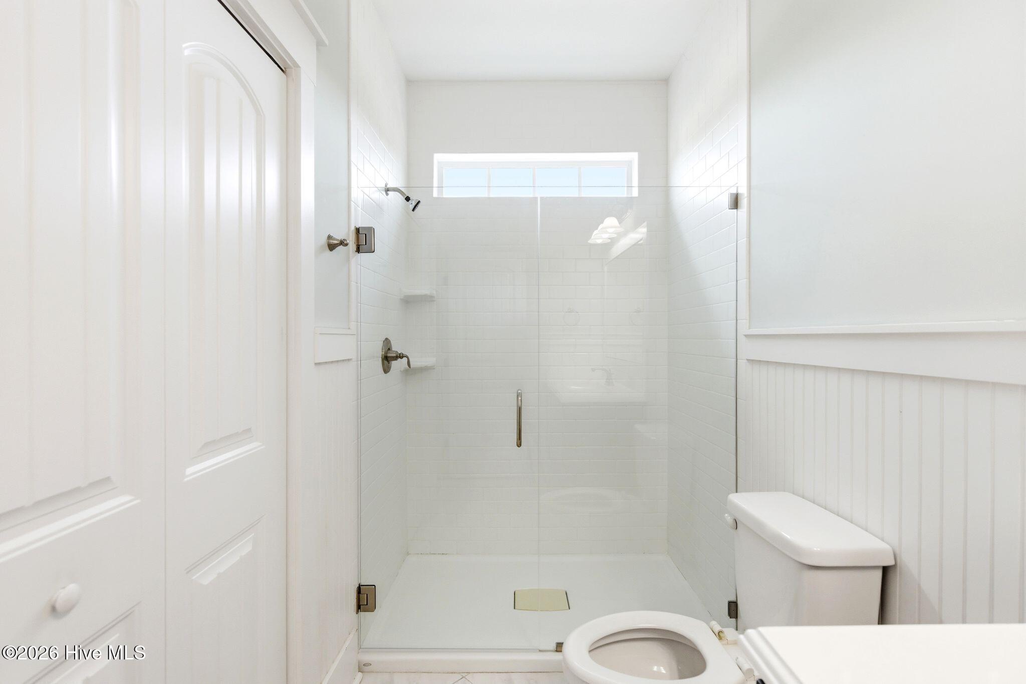 100564306 | Photo 25