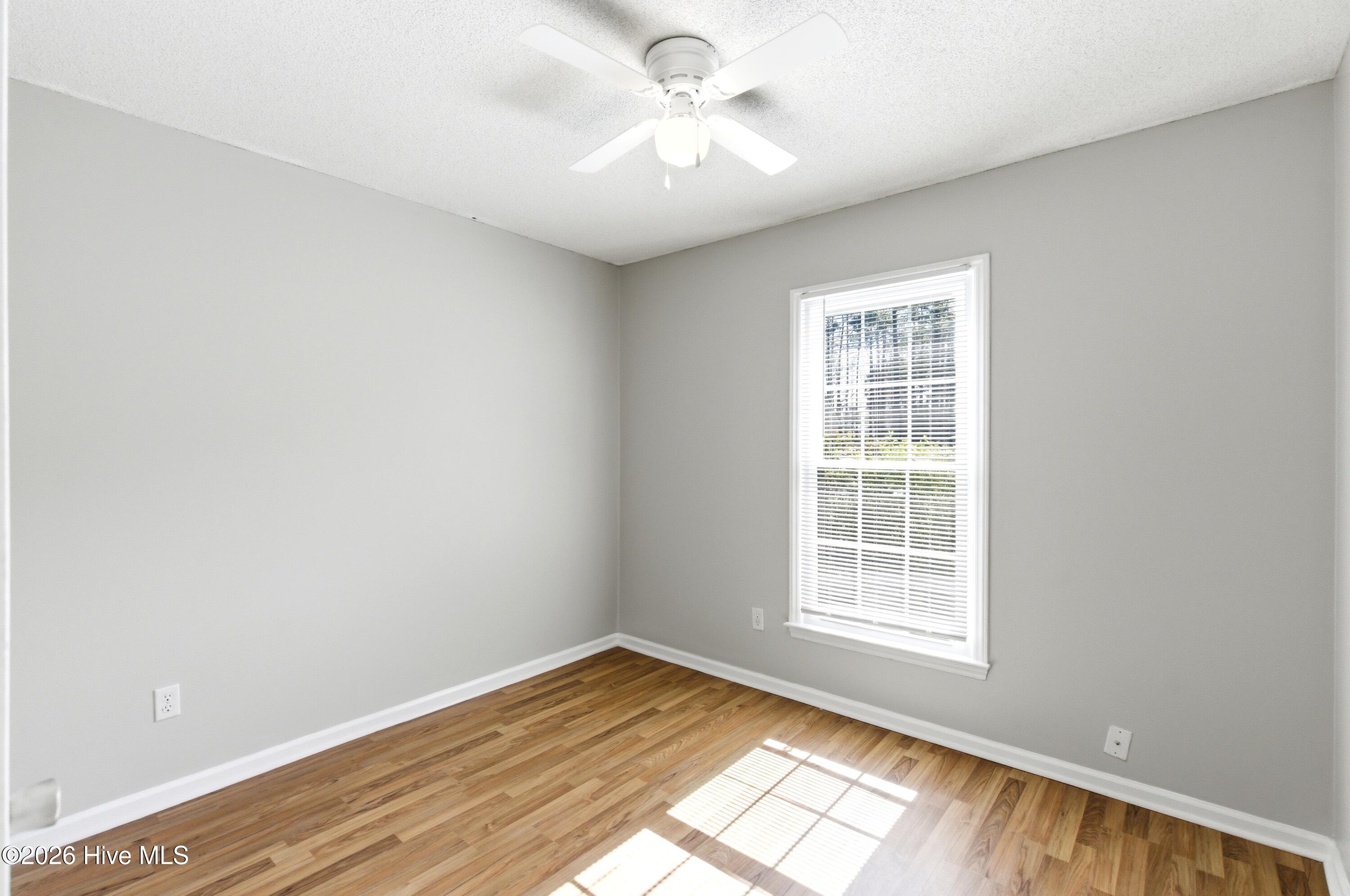 100561176 | Photo 26