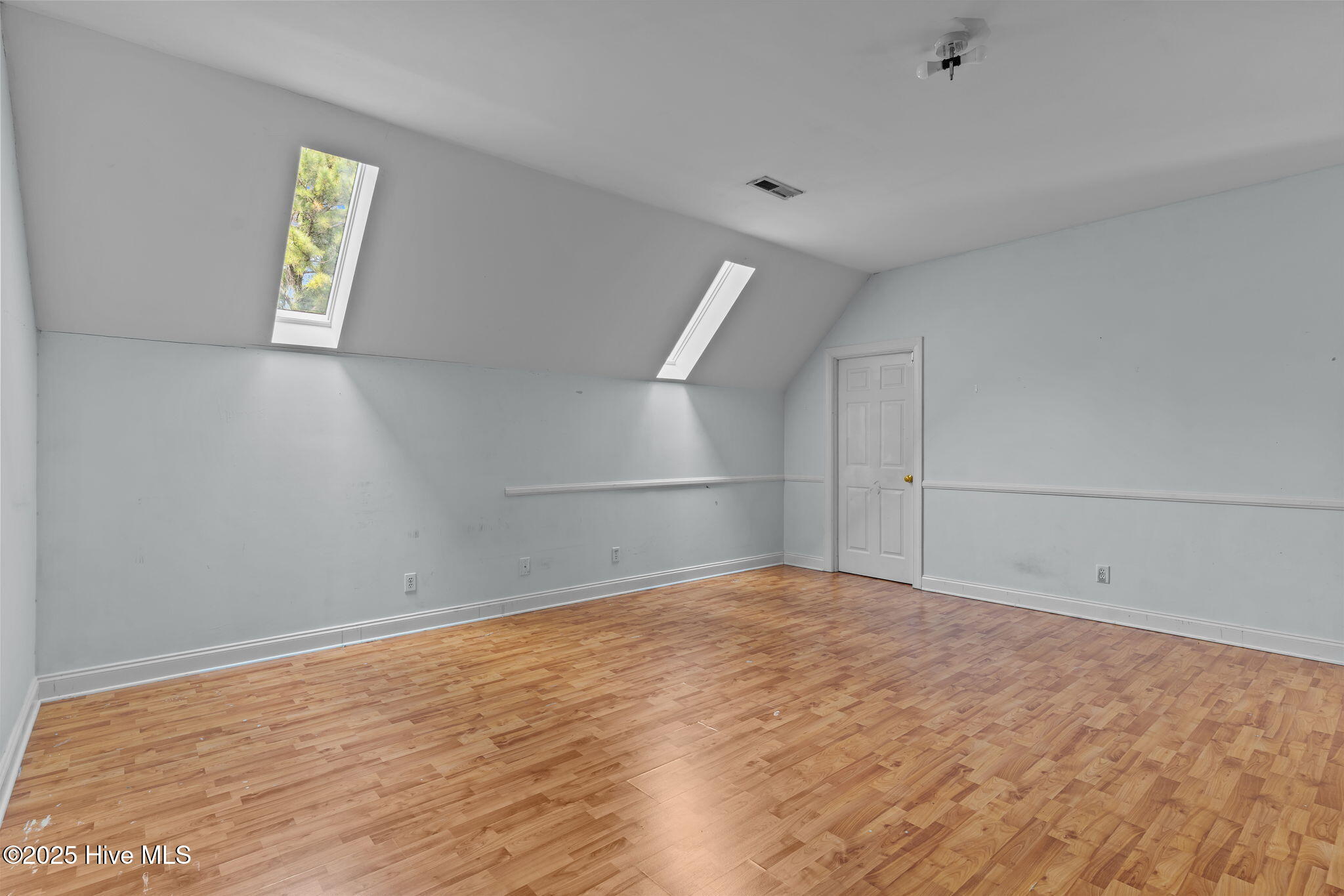 100538095 | Photo 37