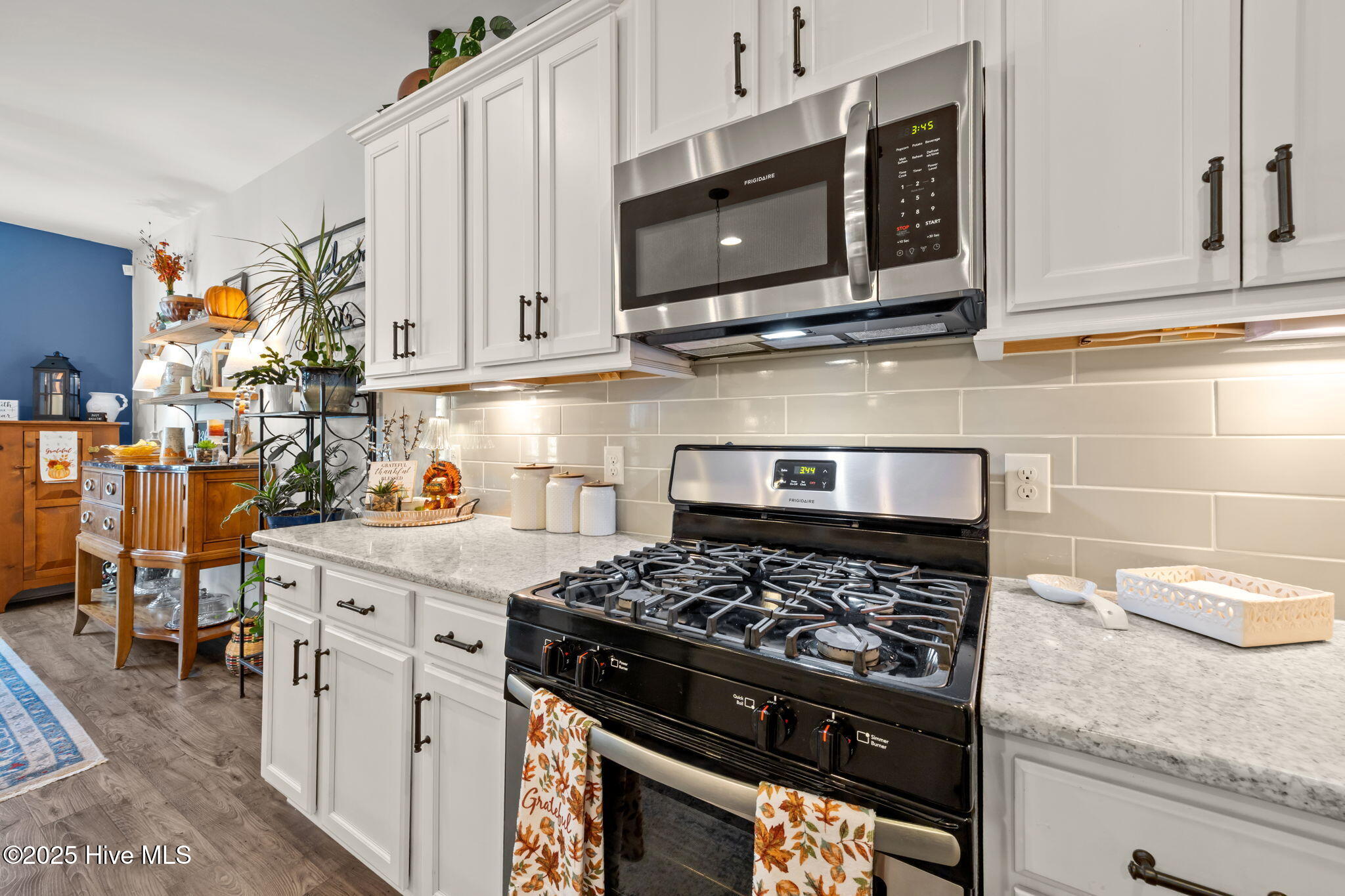 100544271 | Photo 35