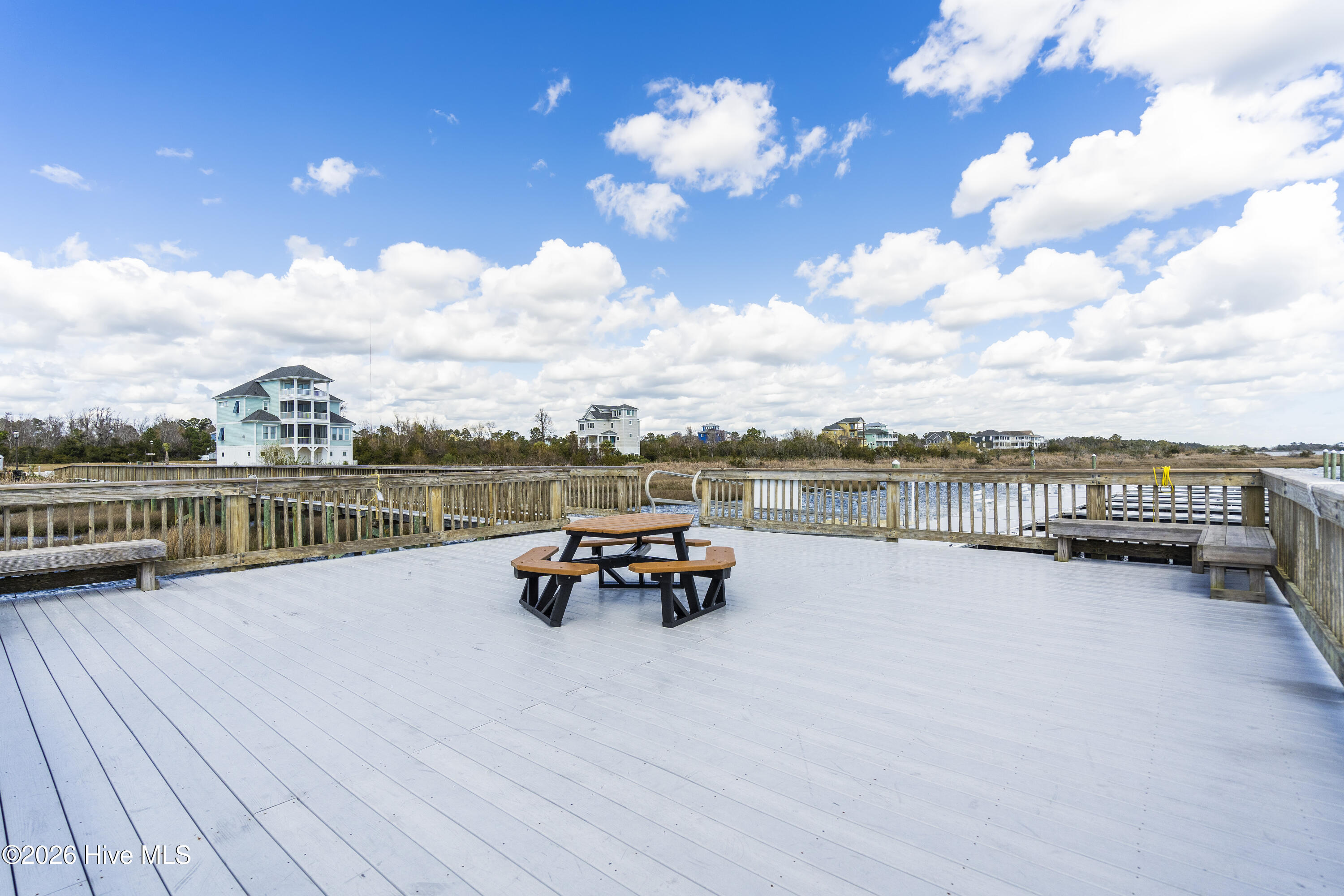 100568018 | Photo 89