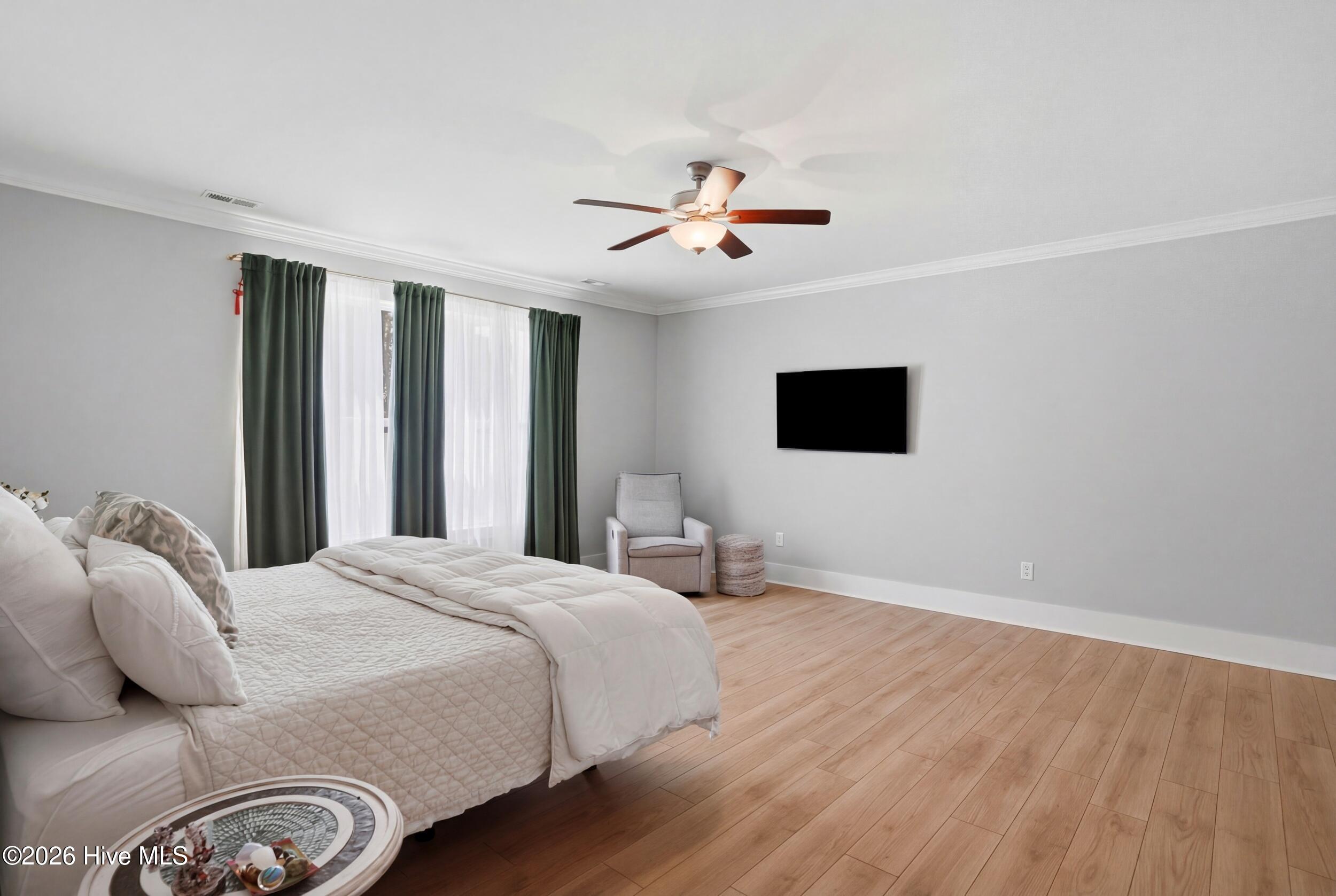 100565471 | Photo 24