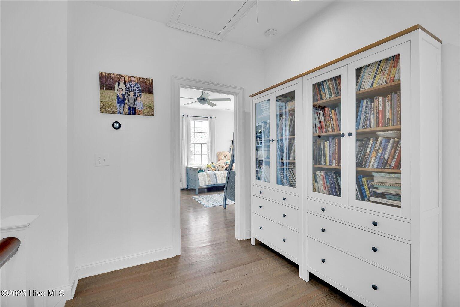 100545329 | Photo 19