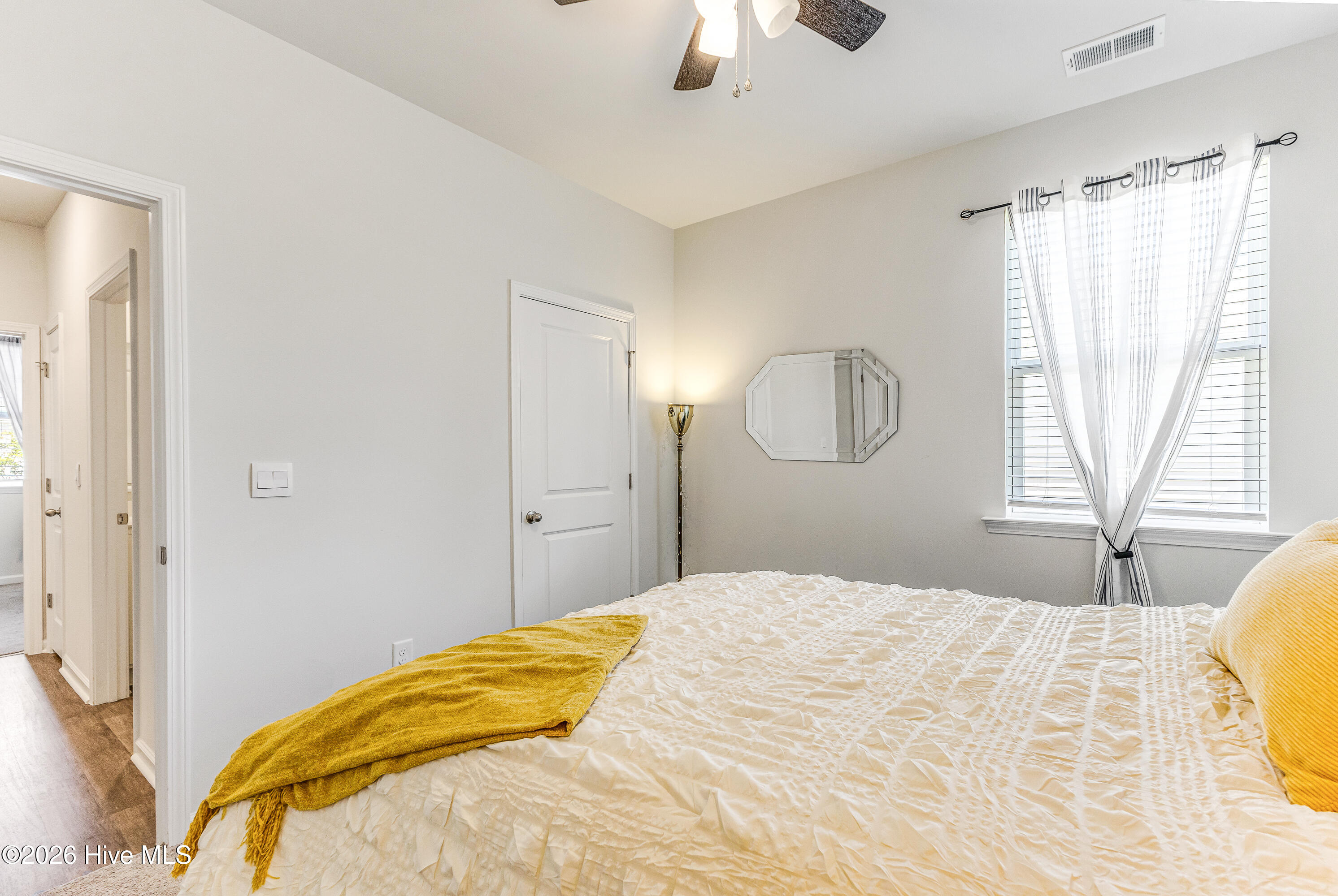 100566336 | Photo 31