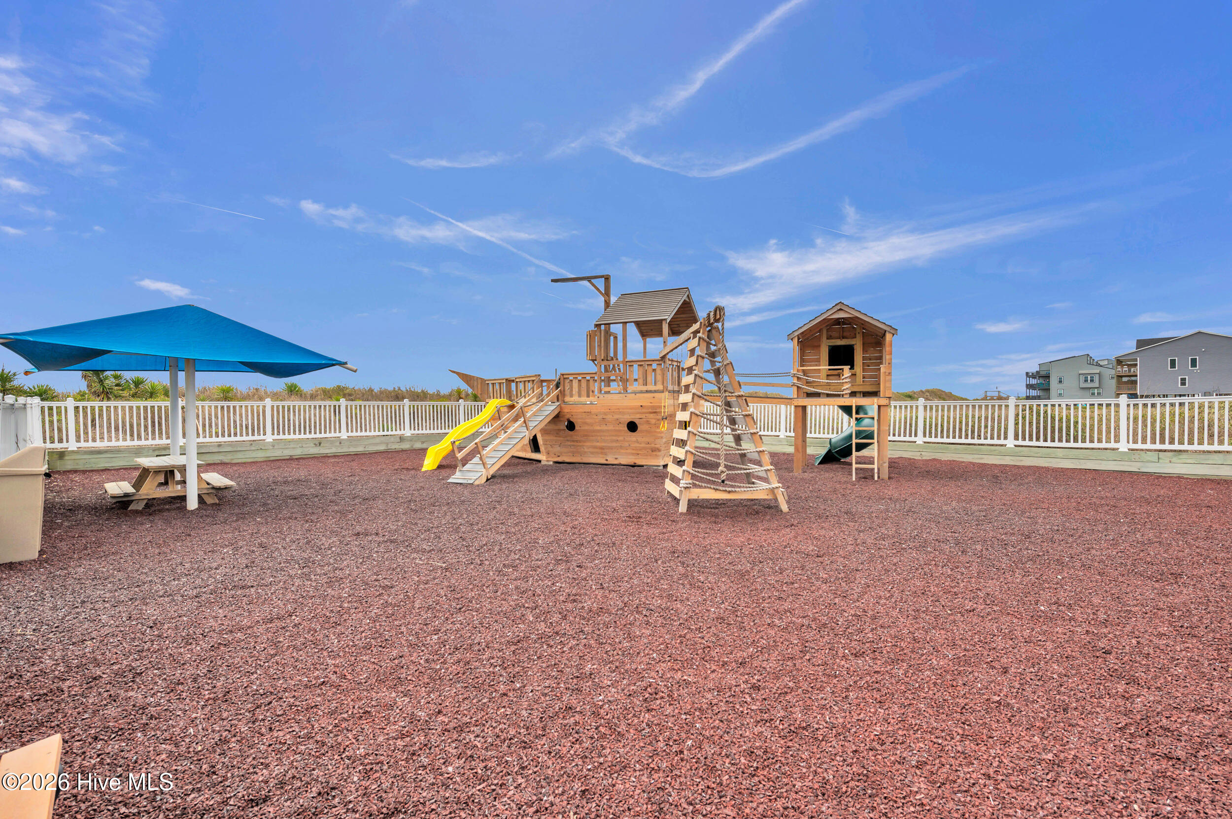 100563284 | Photo 32