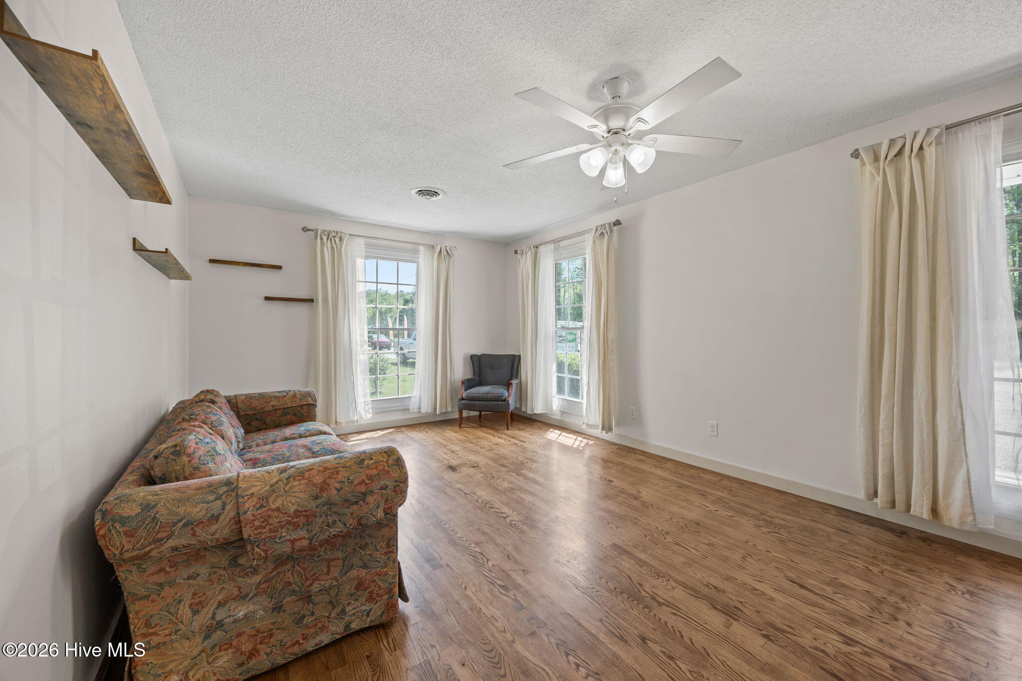 100567940 | Photo 13