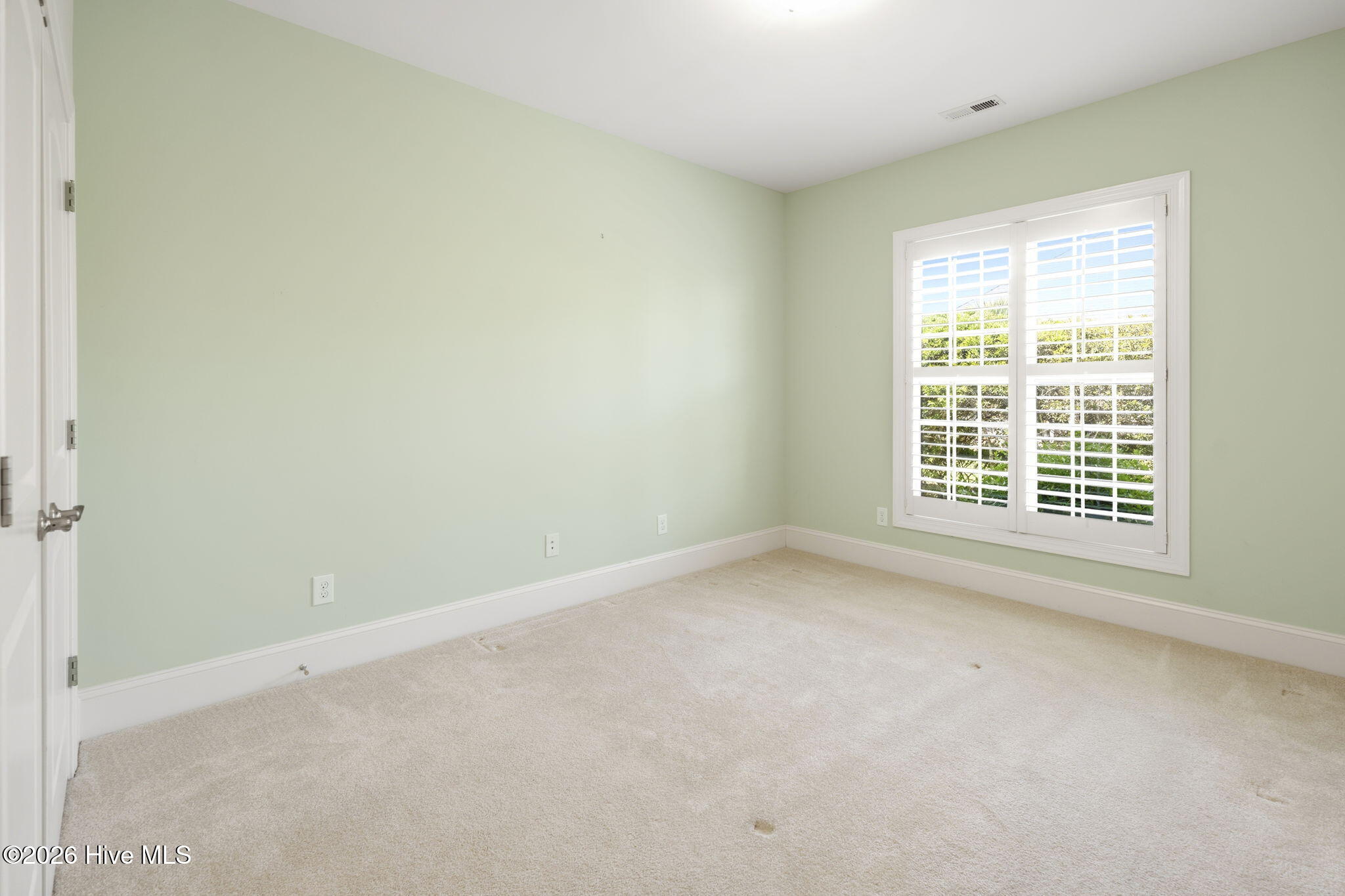 100568183 | Photo 34