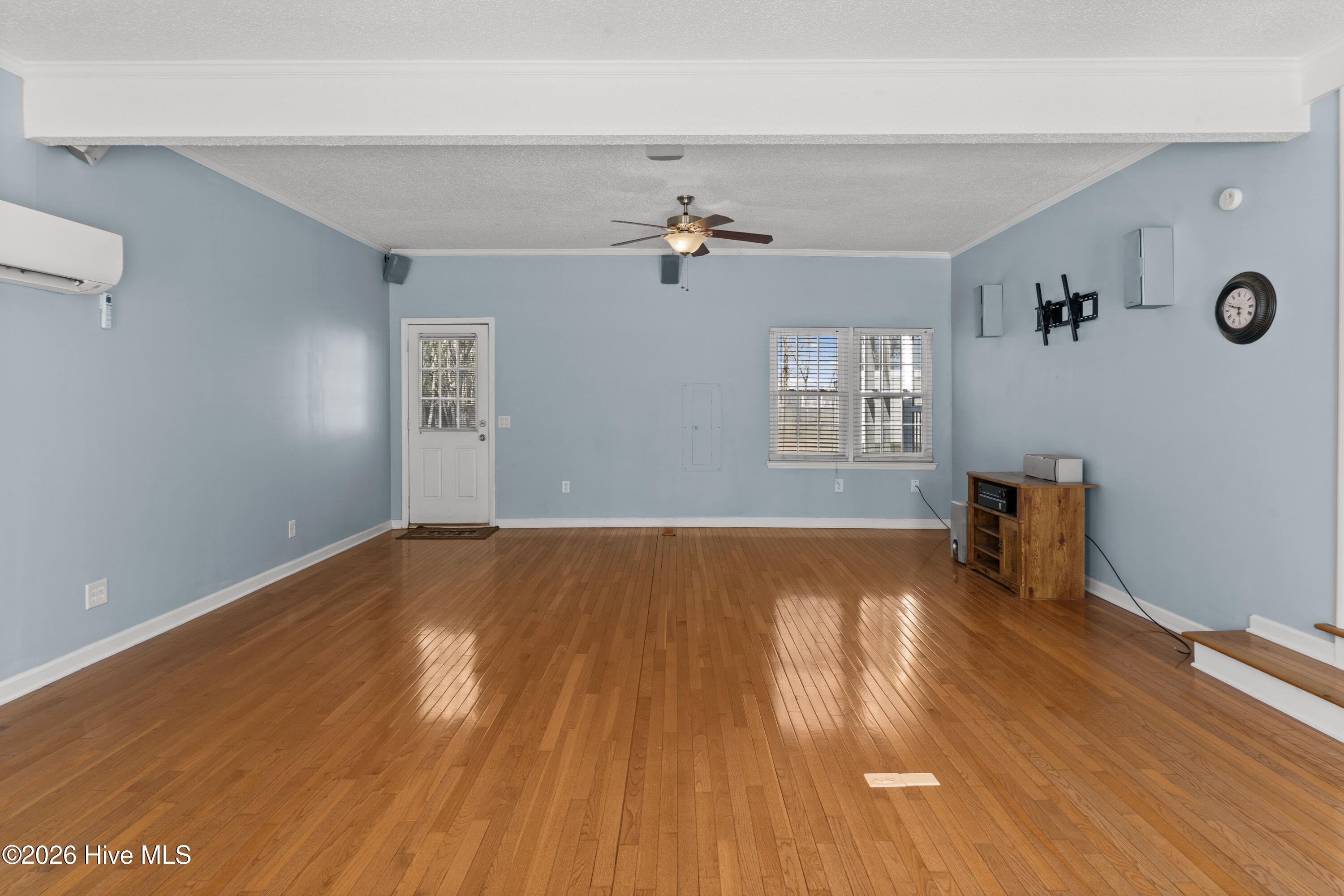 100558739 | Photo 15