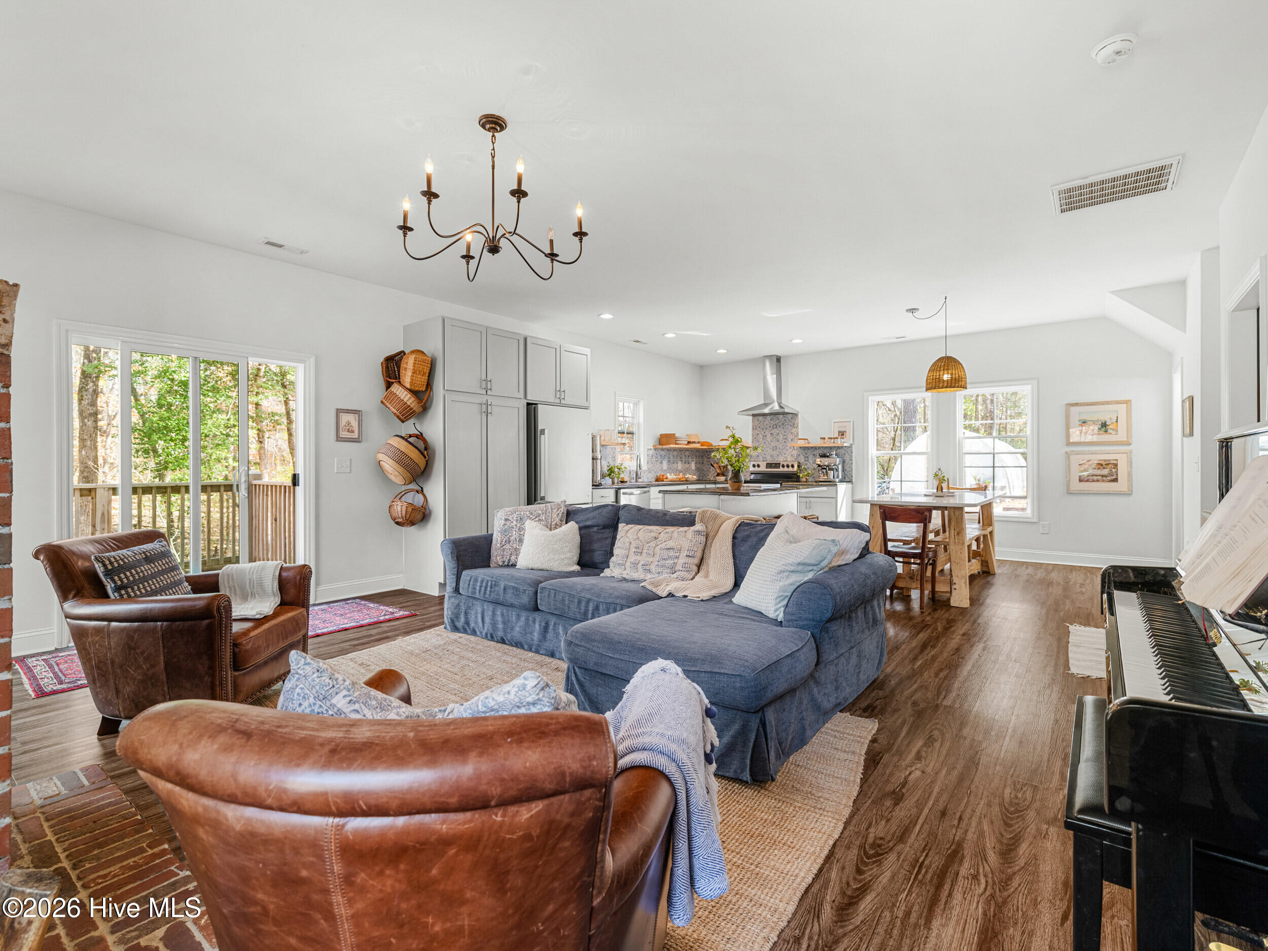 100558735 | Photo 32