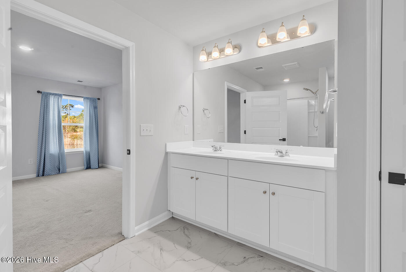 100553635 | Photo 21