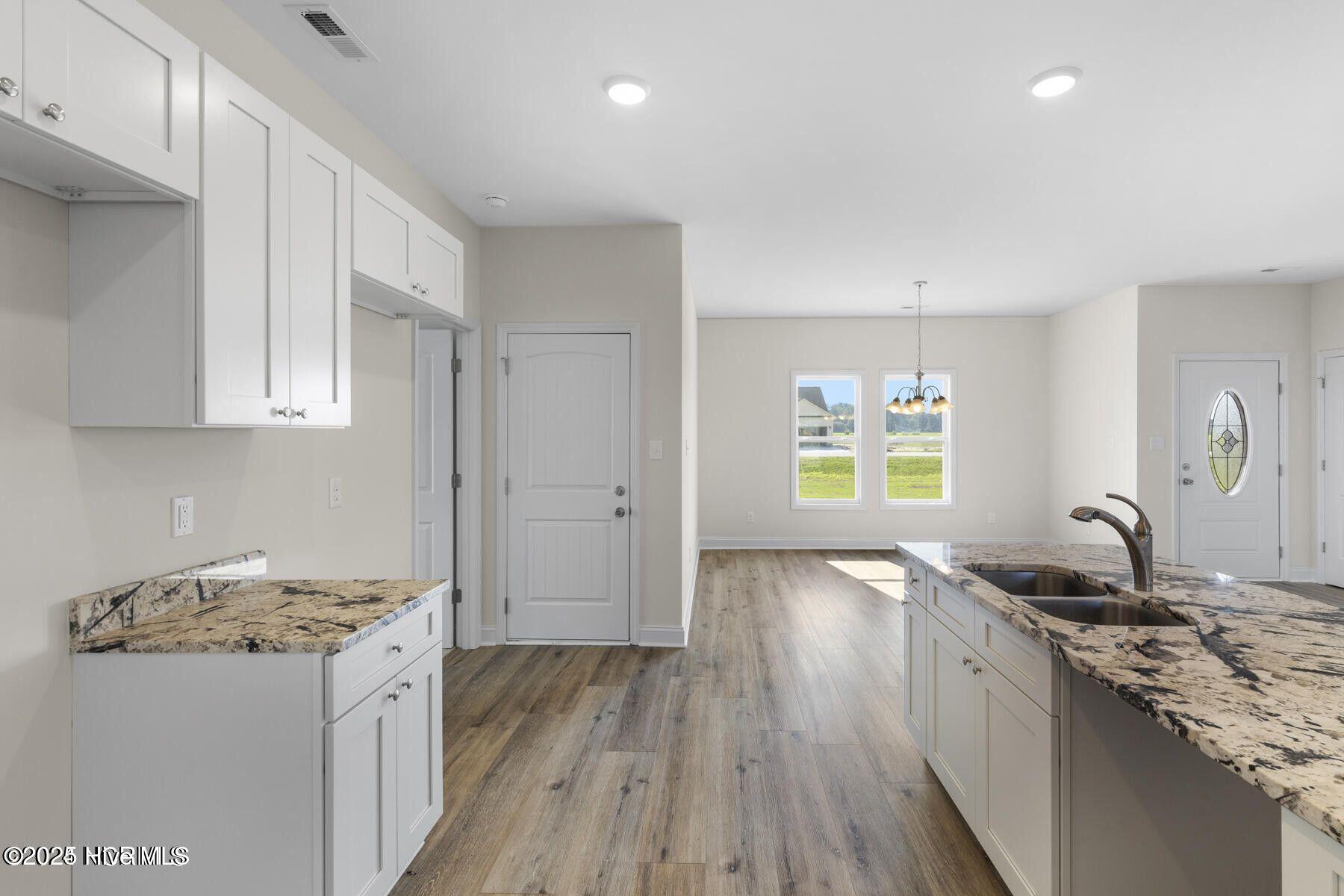 100541330 | Photo 10