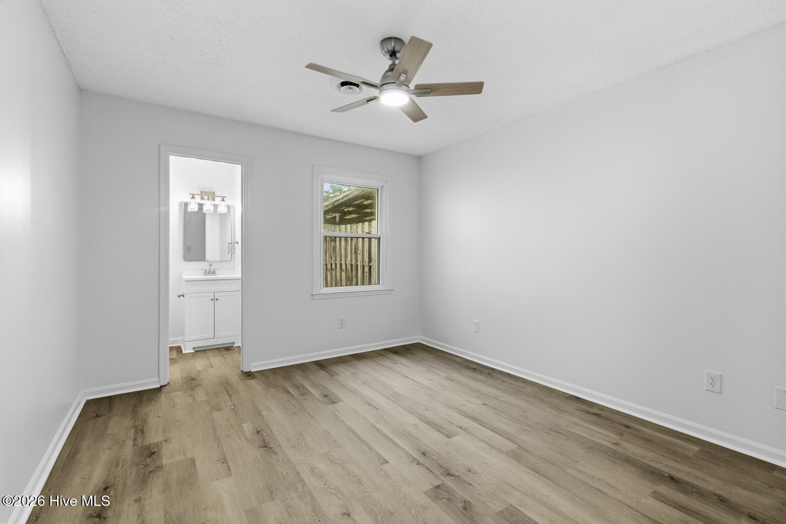 100557257 | Photo 13