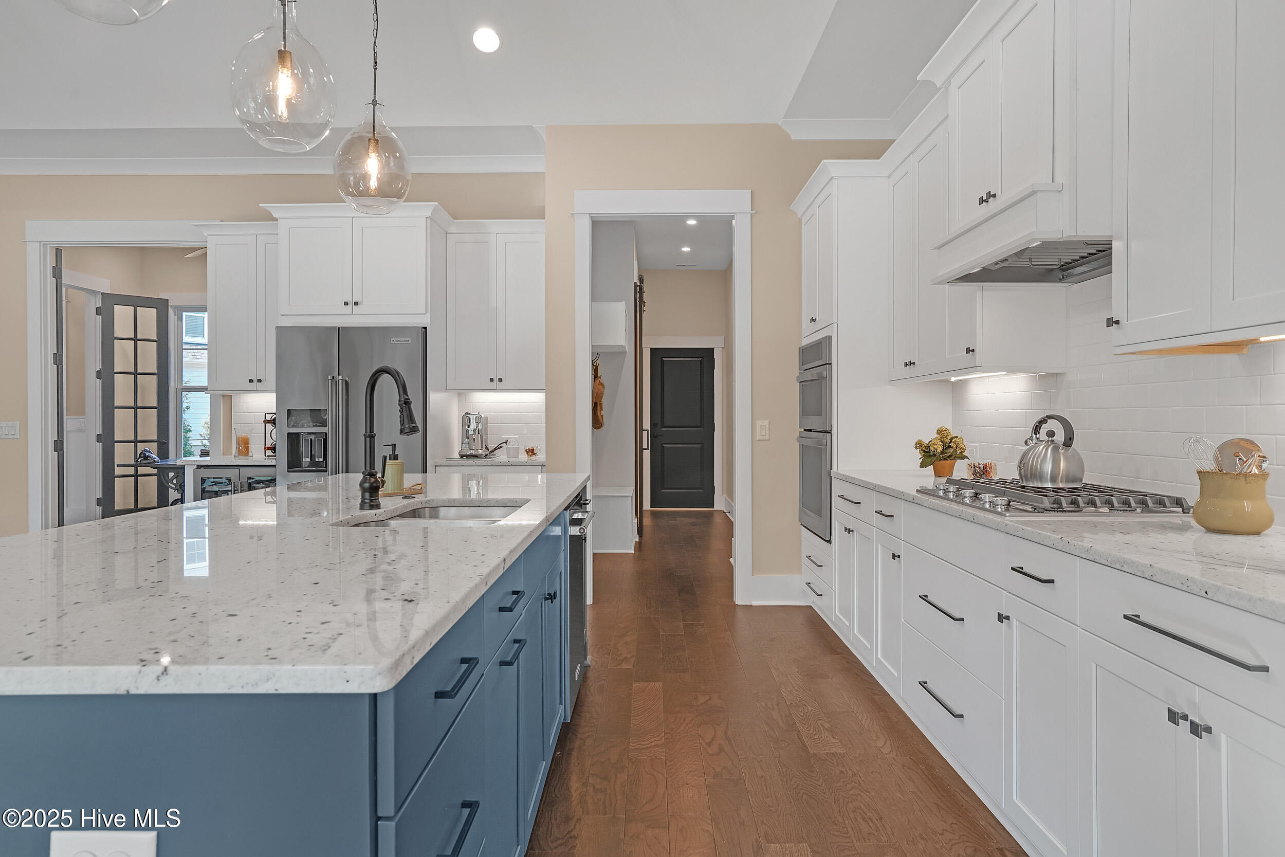 100542626 | Photo 18