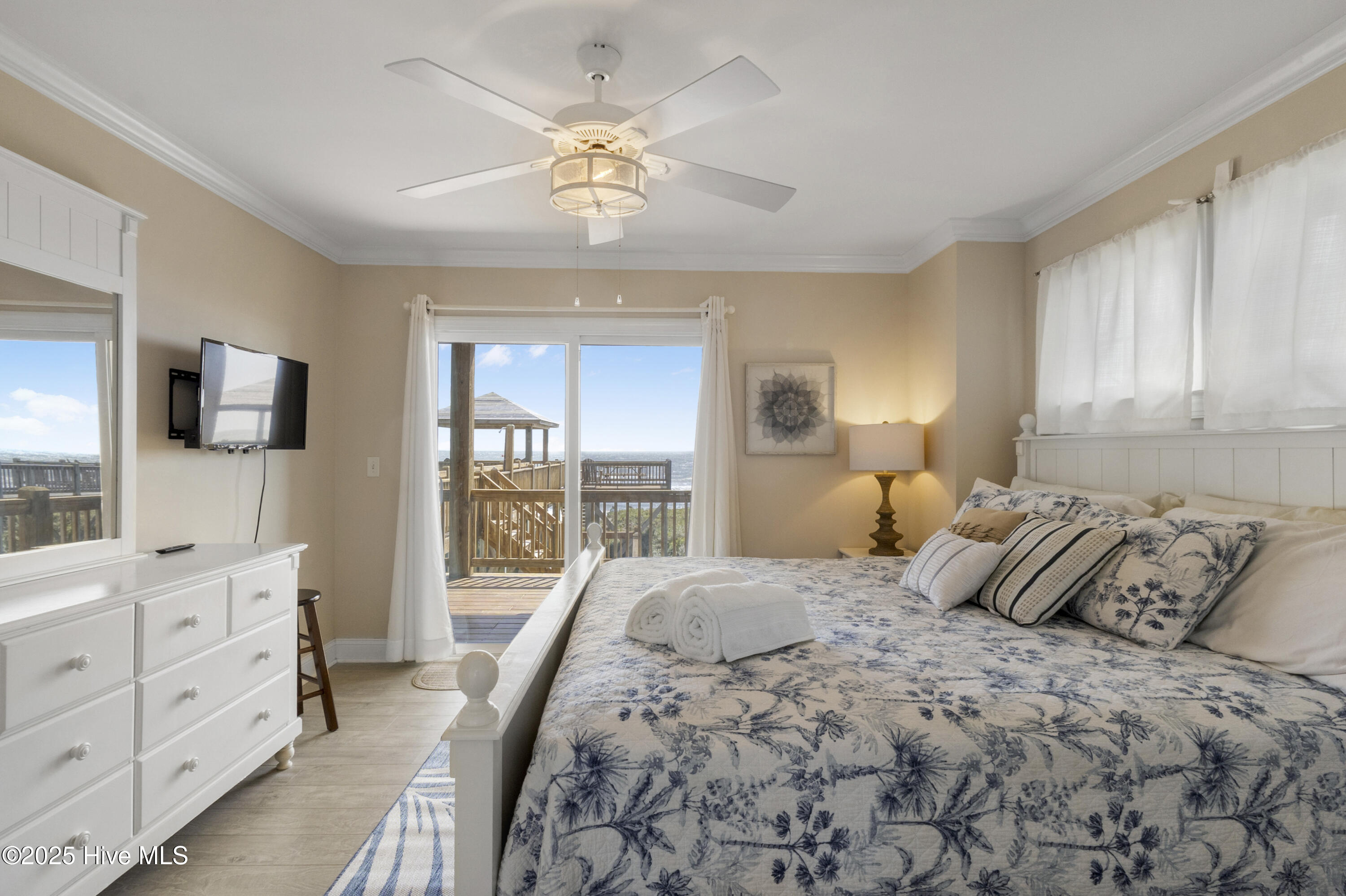 100557333 | Photo 38