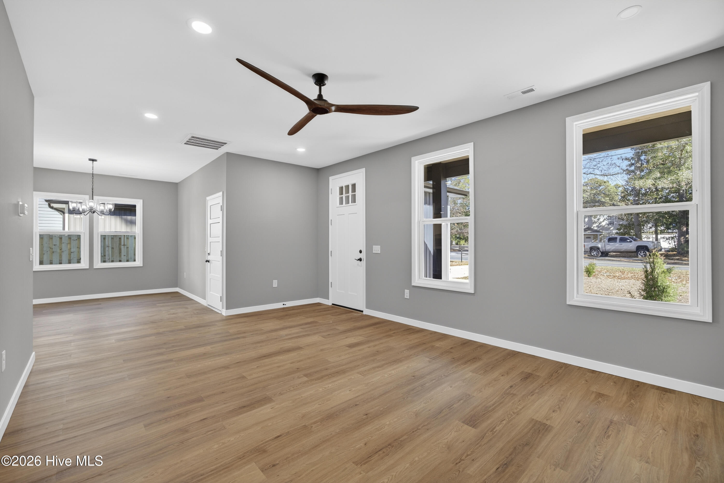 100550006 | Photo 10