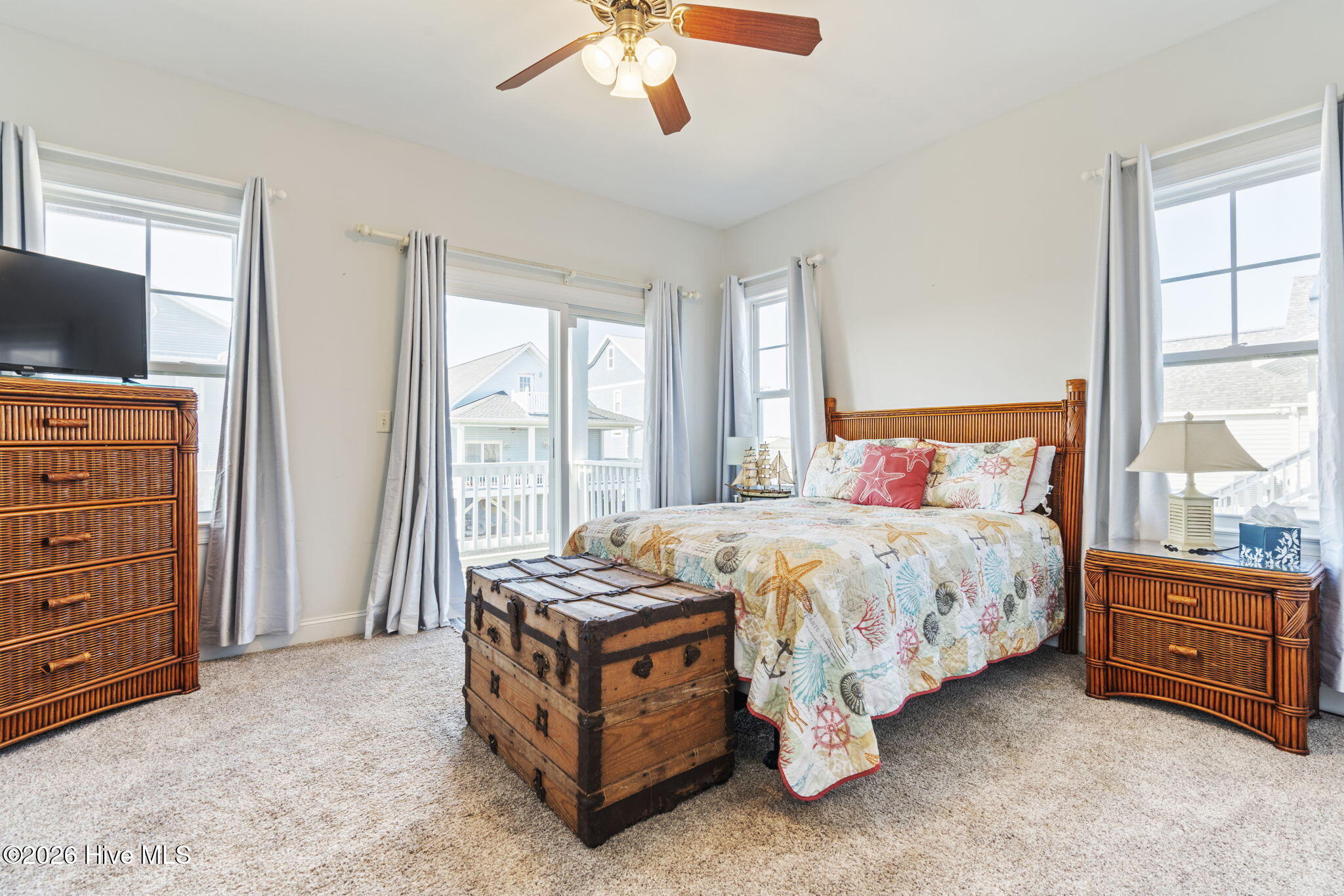 100553989 | Photo 34