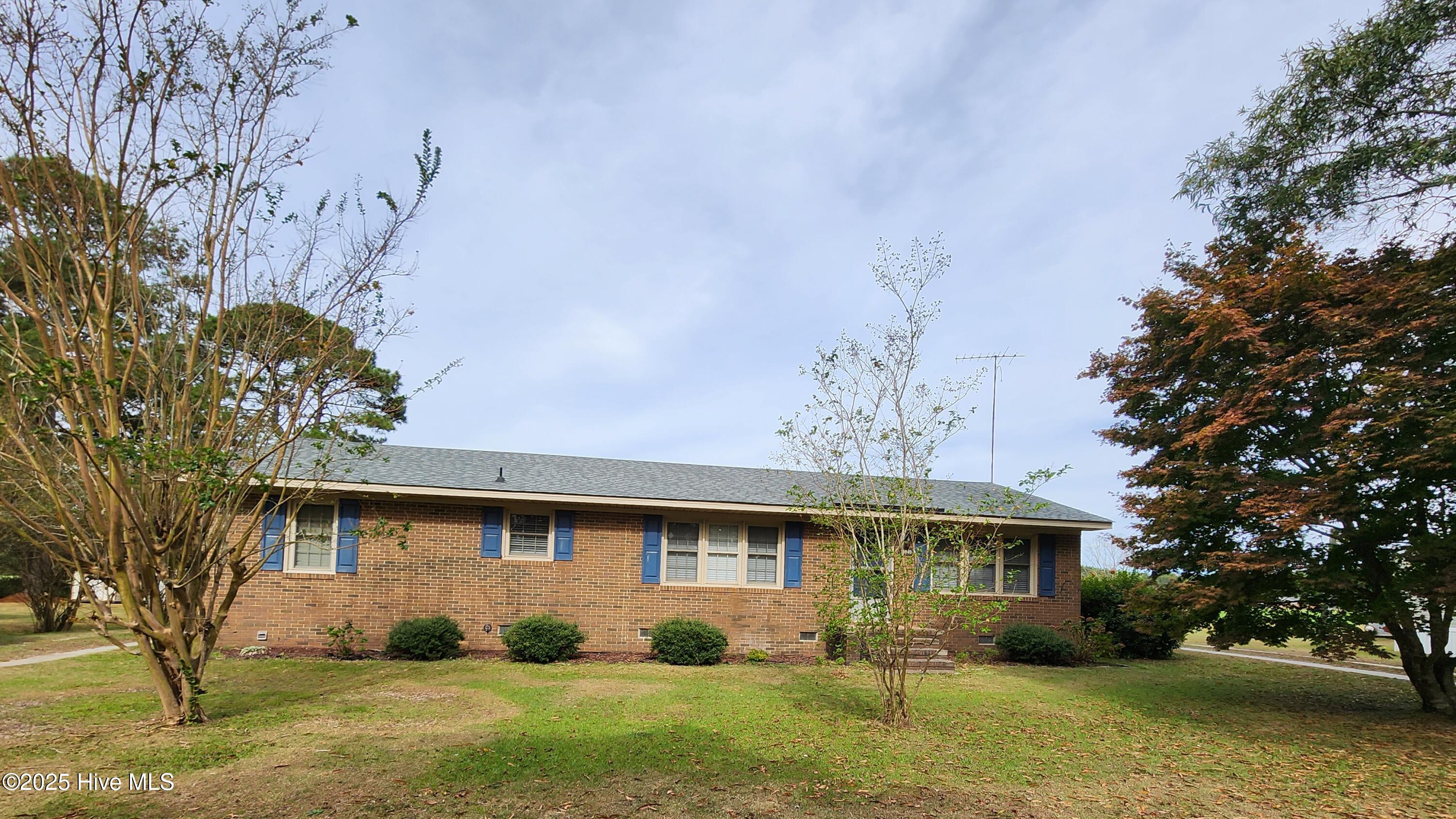 Welcome home! This lovely bricked ranch home has three bedrooms, two large family rooms, and an eat in kitchen. An outside large barn is ready for your weekend projects or storage needs. Don't forget the back of the yard can be a great place to grow a small garden and  test out your green thumb!  New roof in 2024. Don't miss your opportunity to move to the Gold Point area!