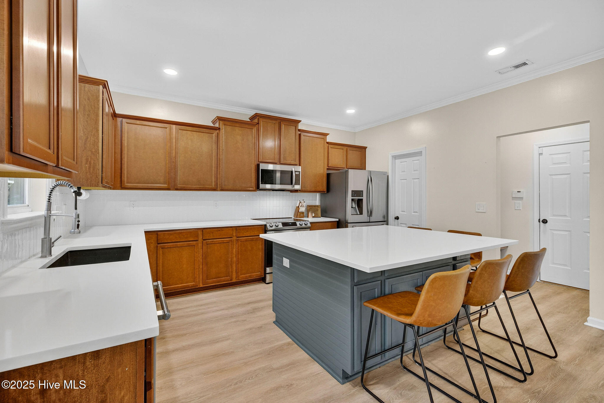 100537905 | Photo 15