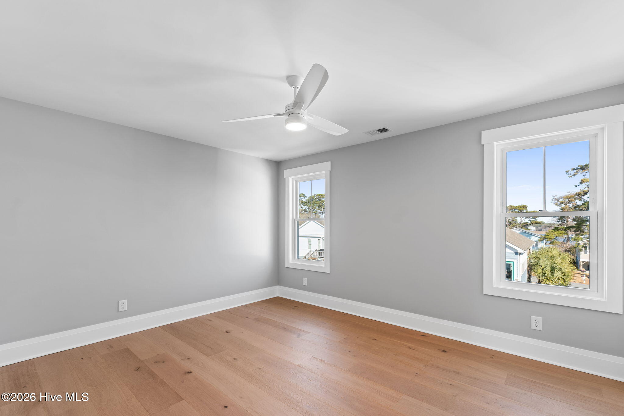 100548911 | Photo 22