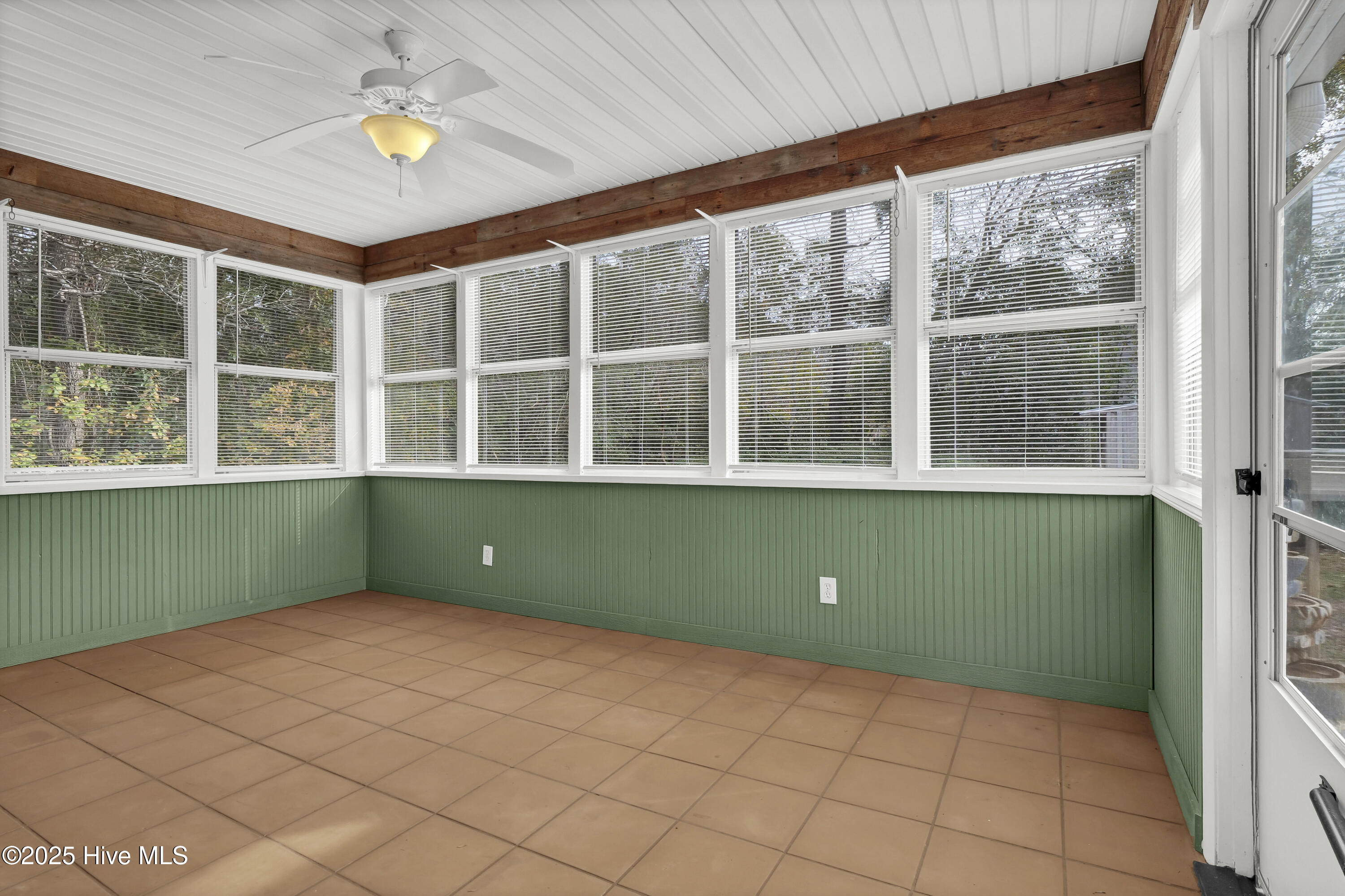 100546106 | Photo 12