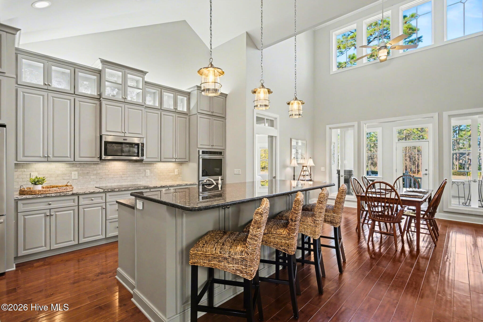 100549590 | Photo 21