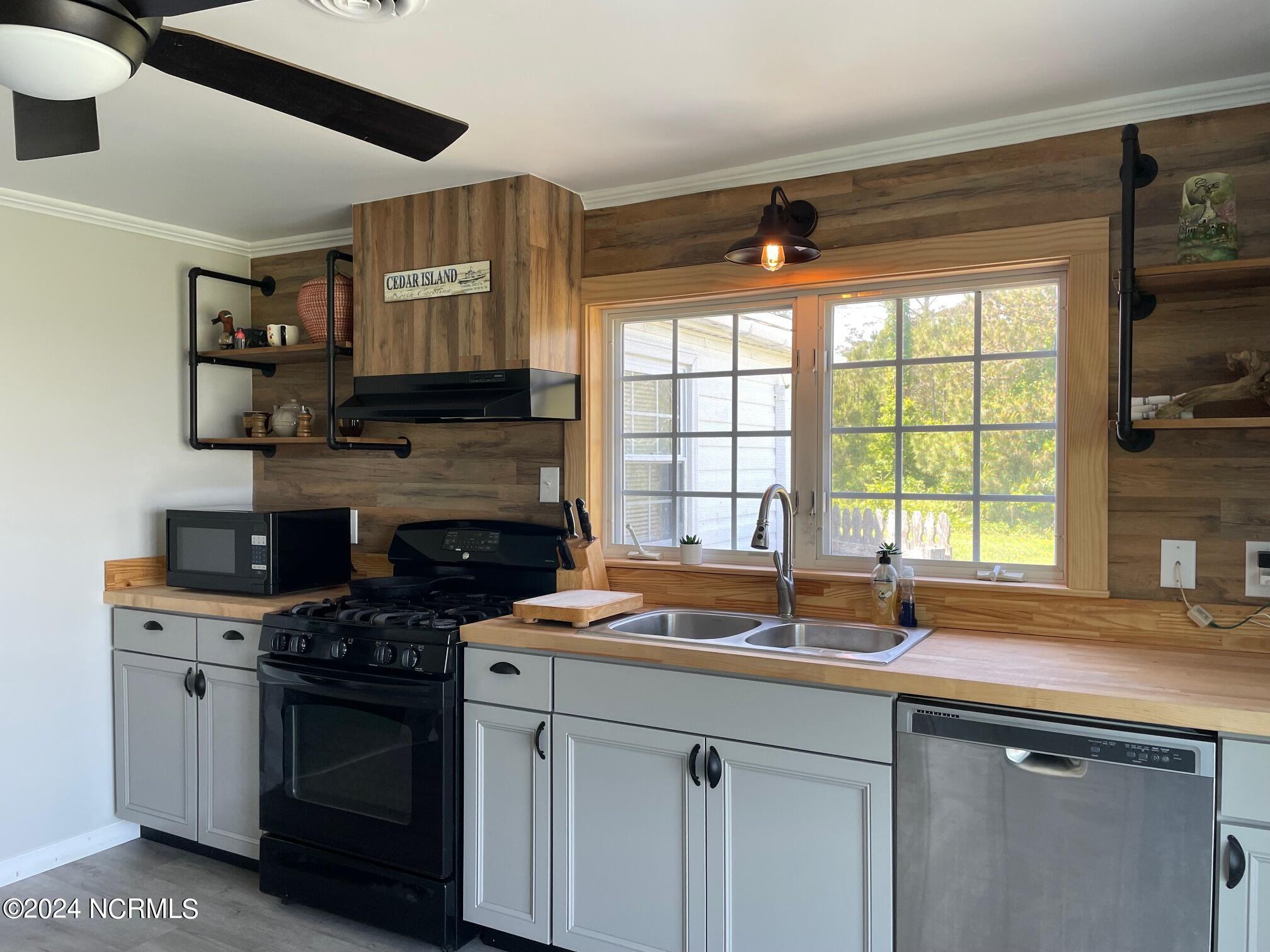2524 Cedar Island Road,Cedar Island