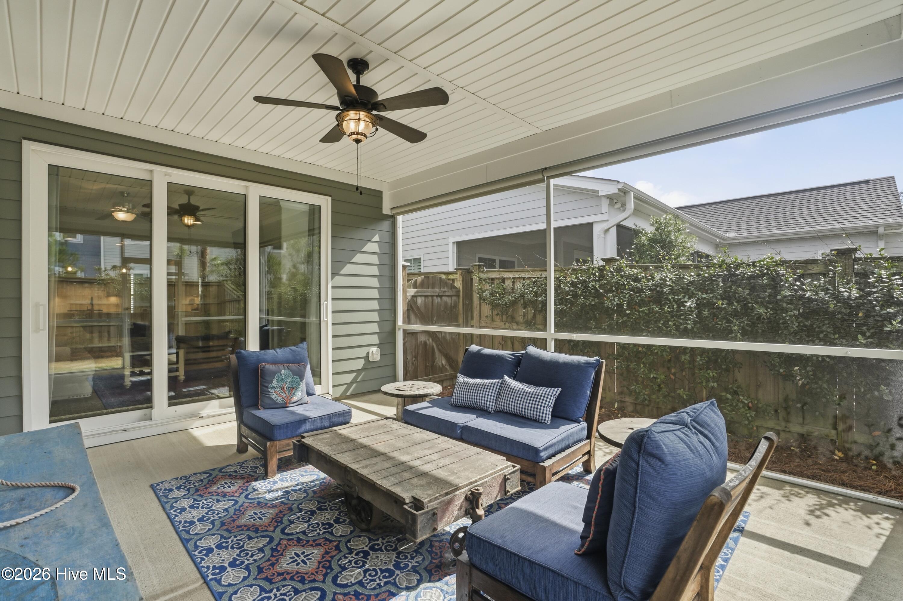 100561469 | Photo 49