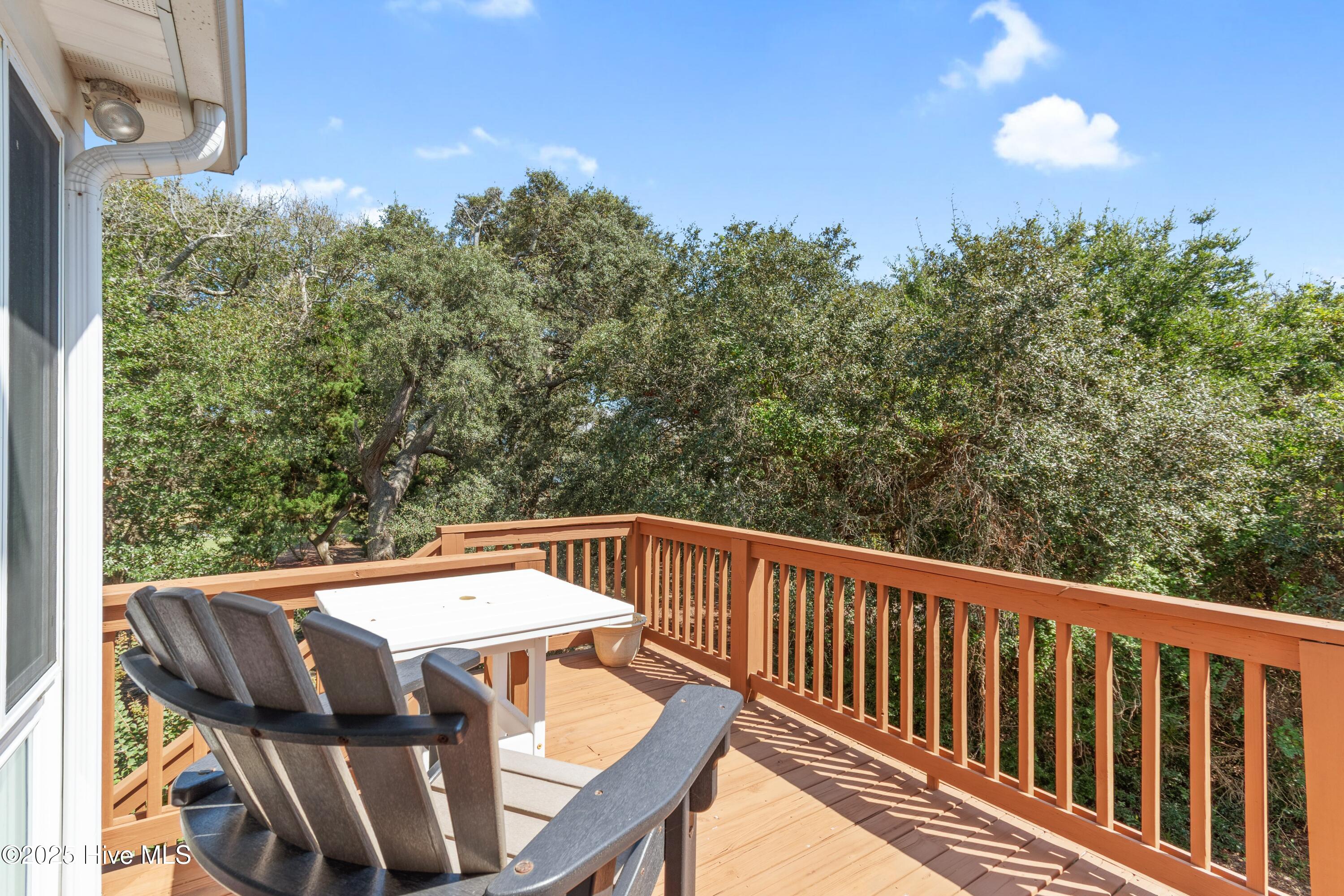 100533940 | Photo 38