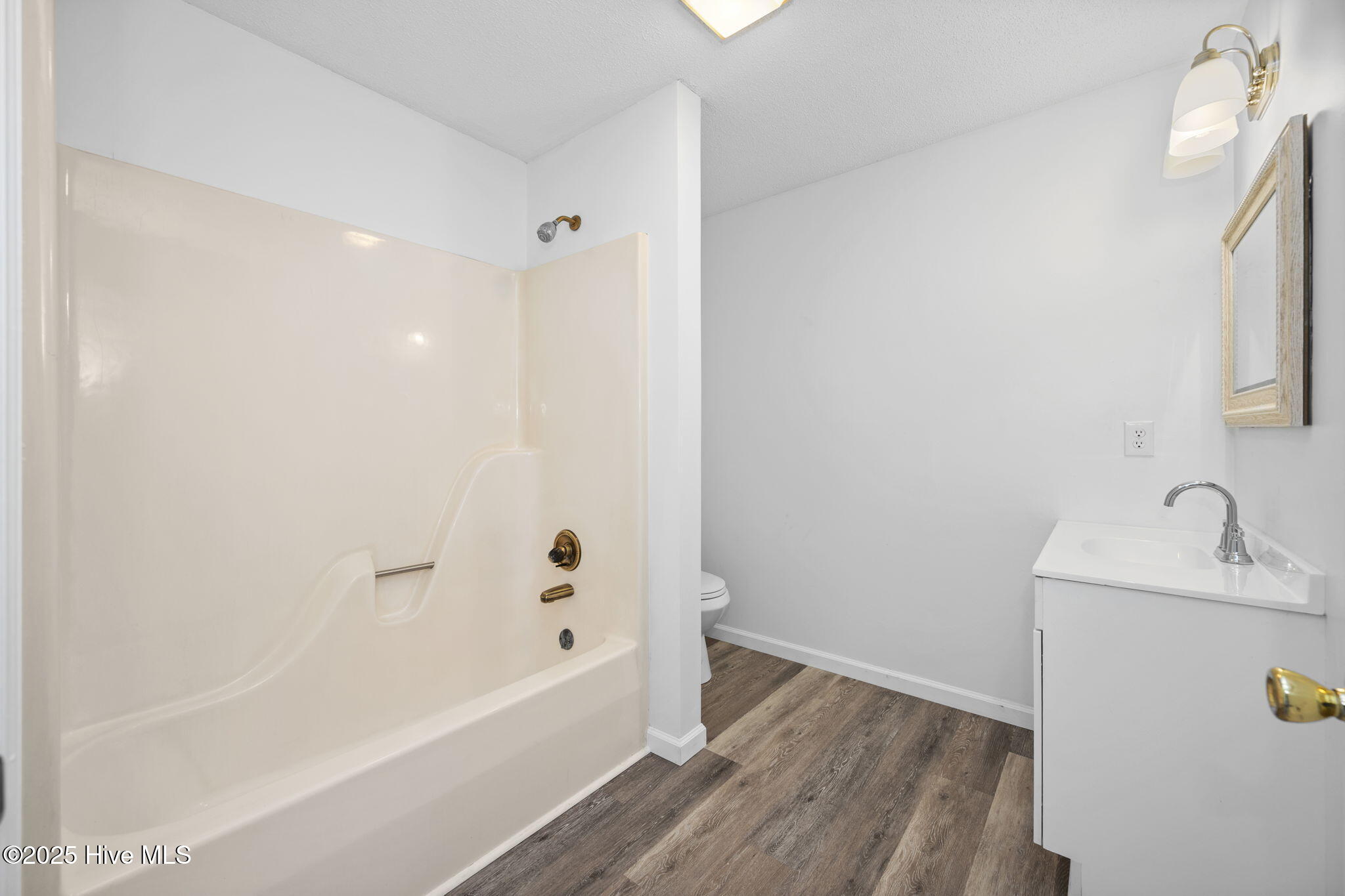 100545145 | Photo 35