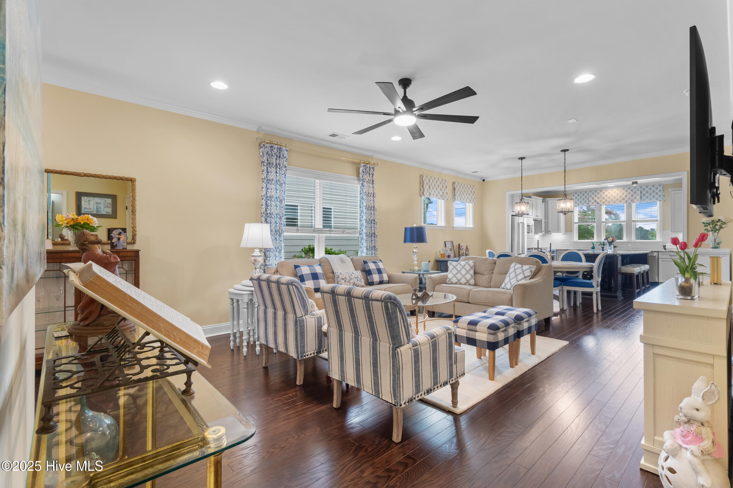 100525242 | Photo 11