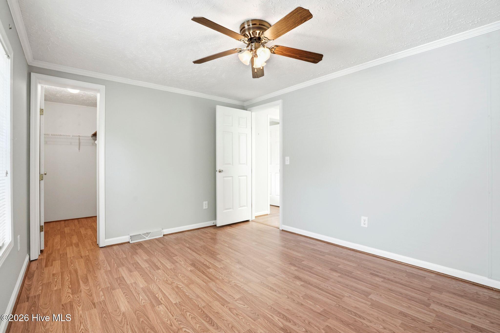 100567371 | Photo 36