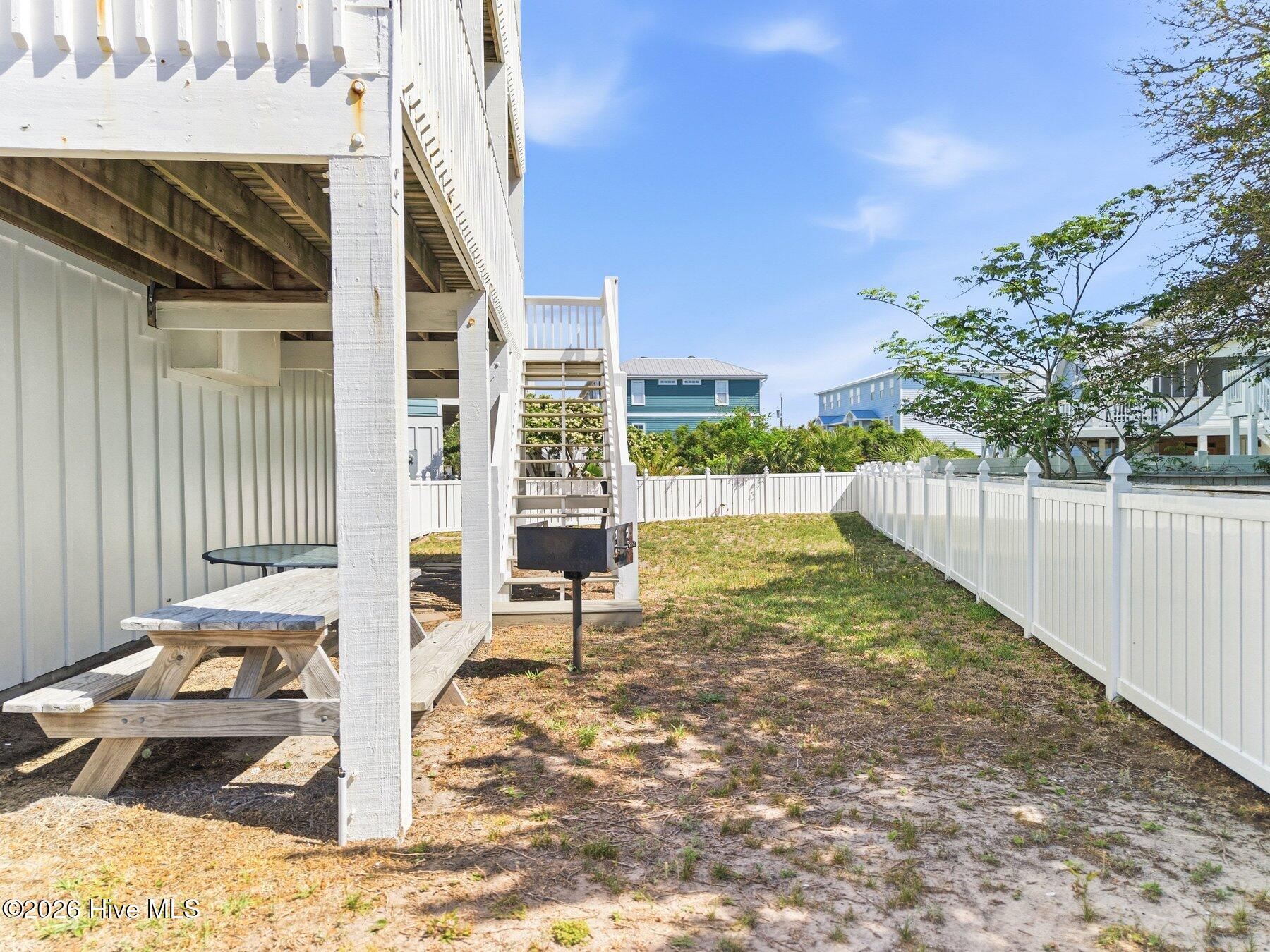 100570503 | Photo 49