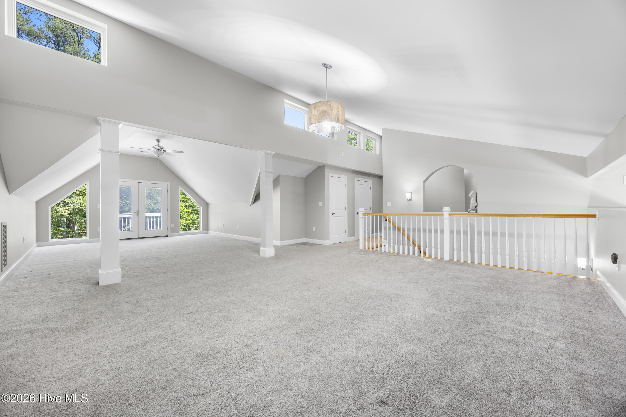 100569624 | Photo 35