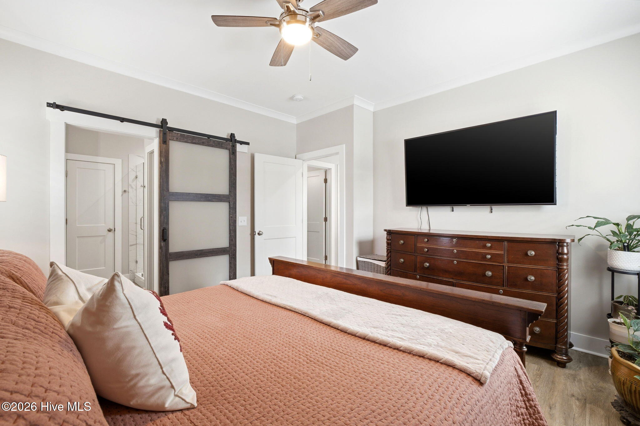 100567990 | Photo 13