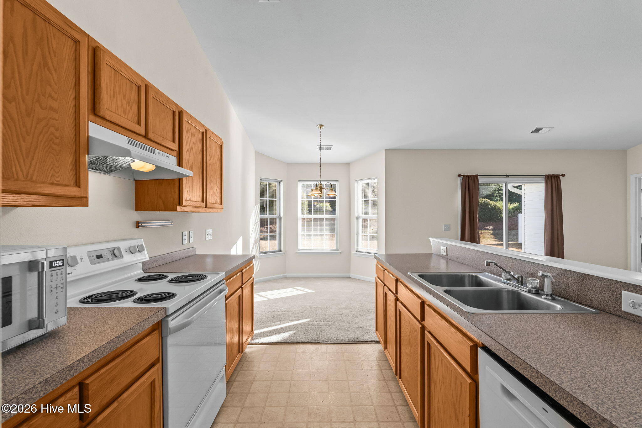 100548691 | Photo 11