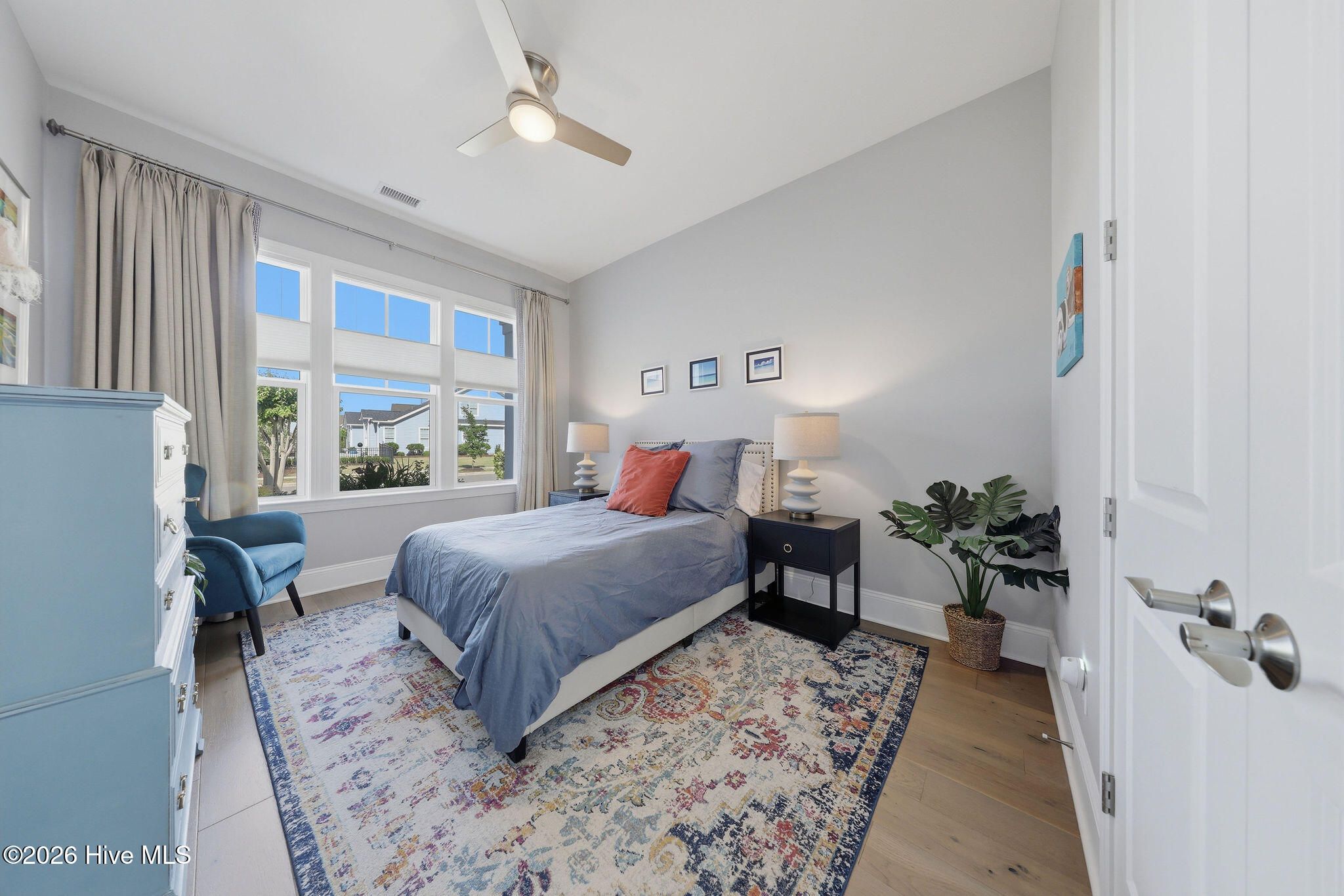 100569190 | Photo 44