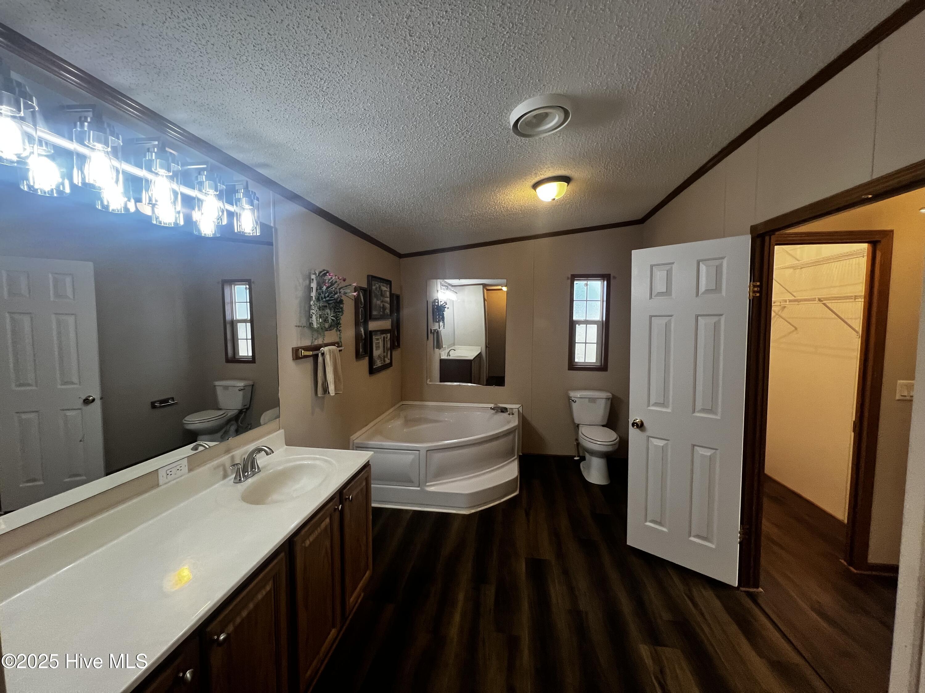 100546652 | Photo 14