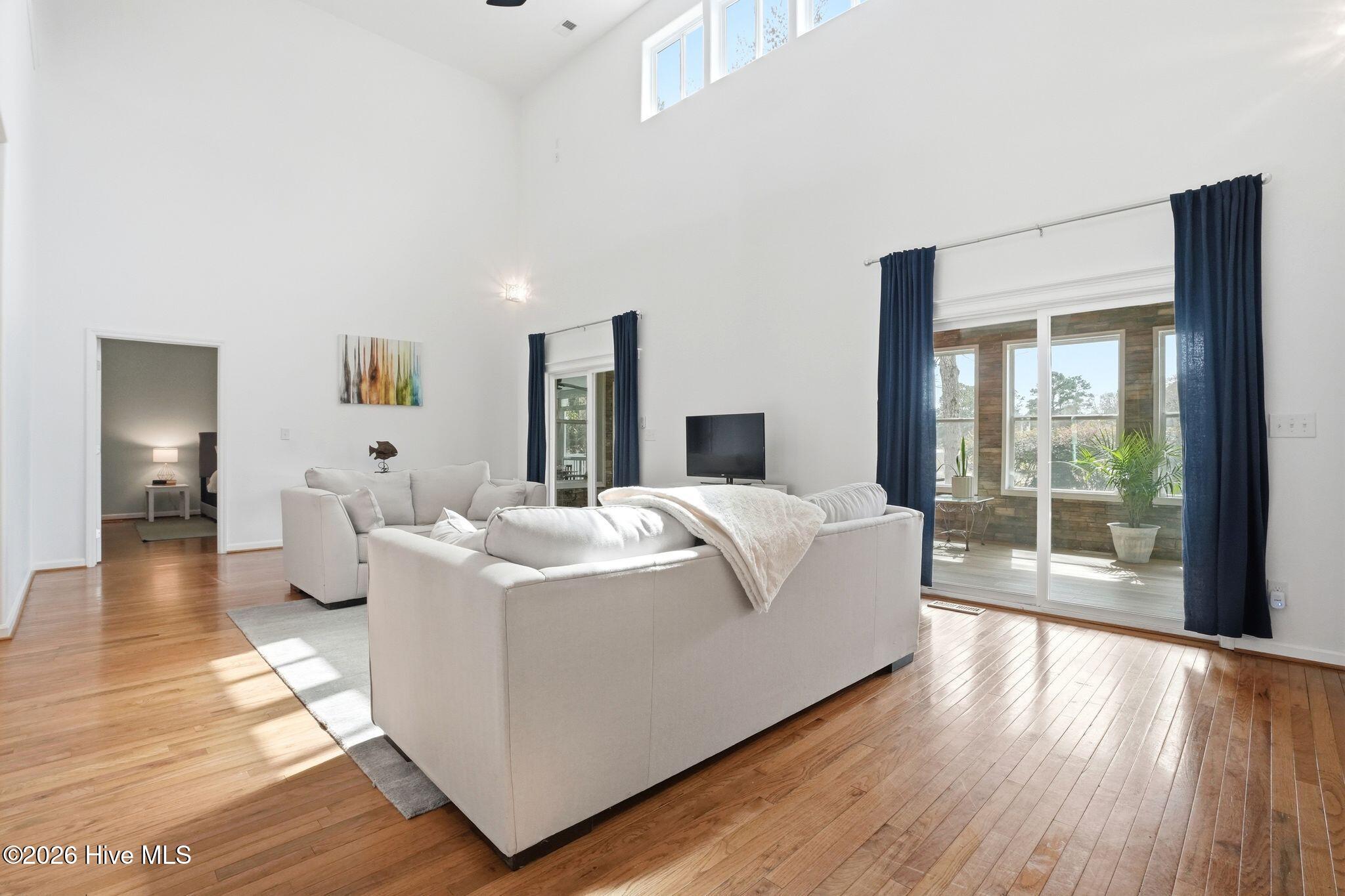 100560935 | Photo 20