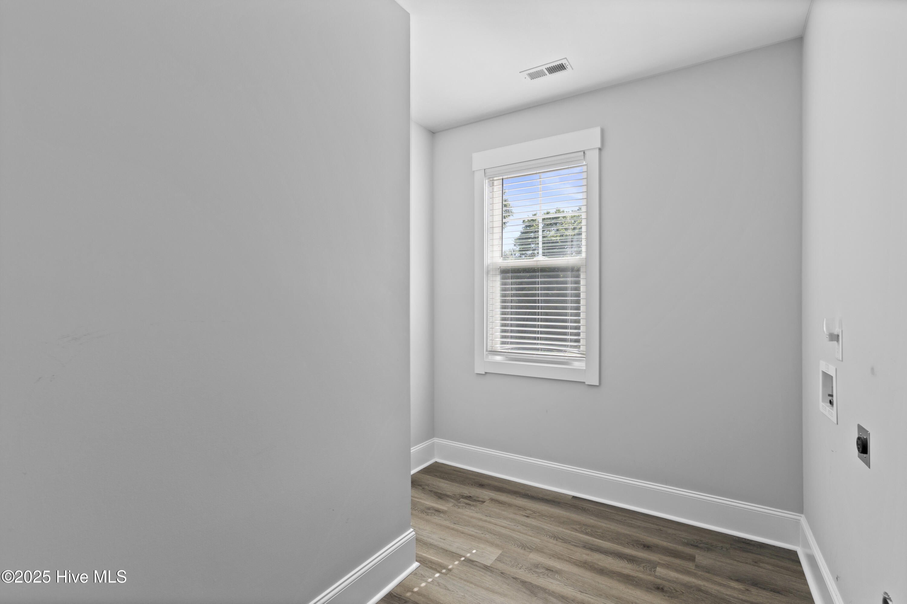 100569524 | Photo 24